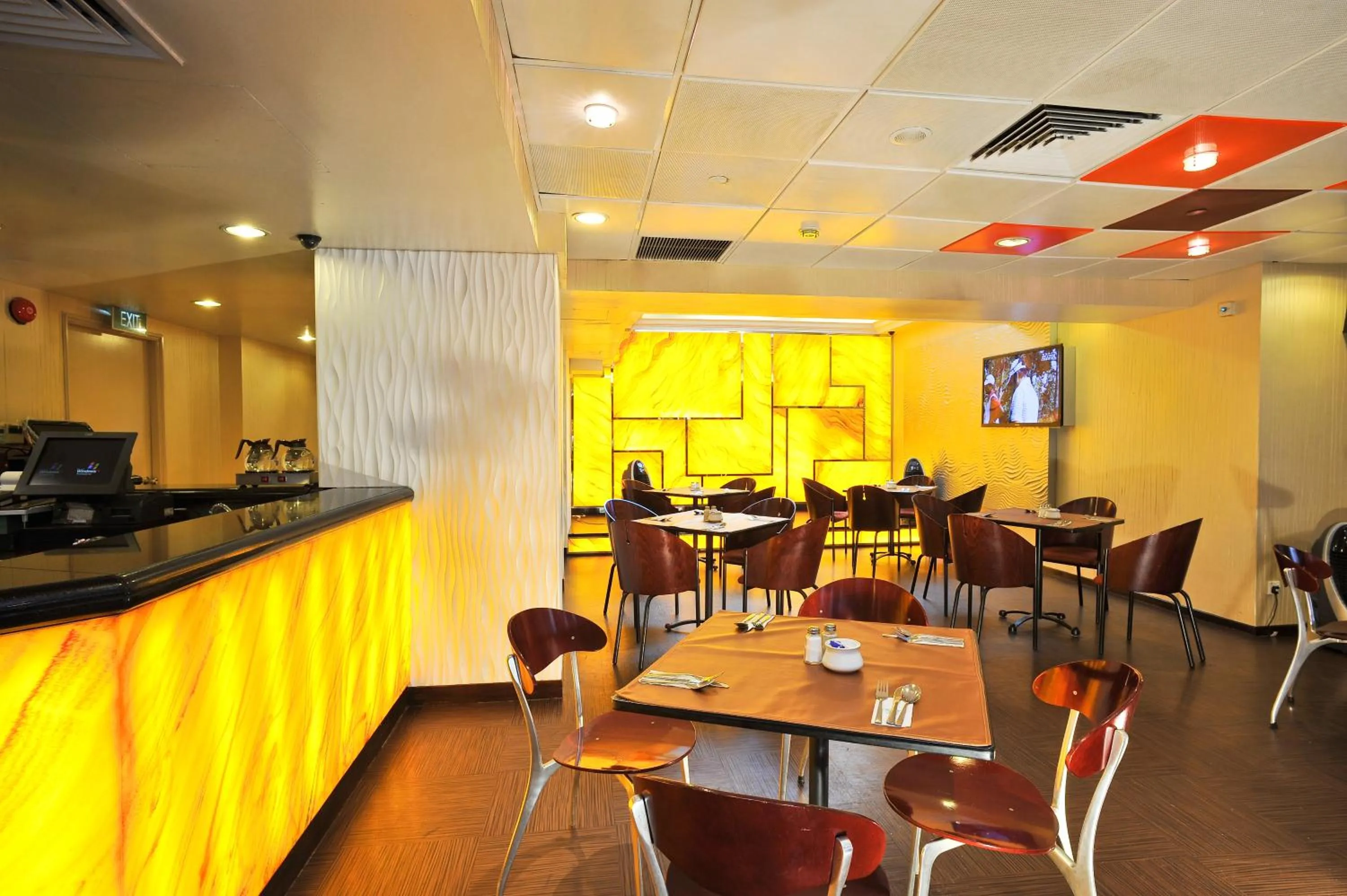 Restaurant/places to eat in Oxford Hotel