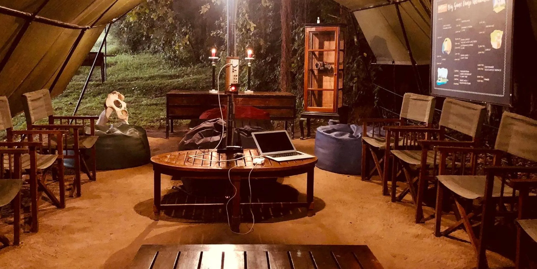 Living room in Big Game Udawalawe - by Eco Team