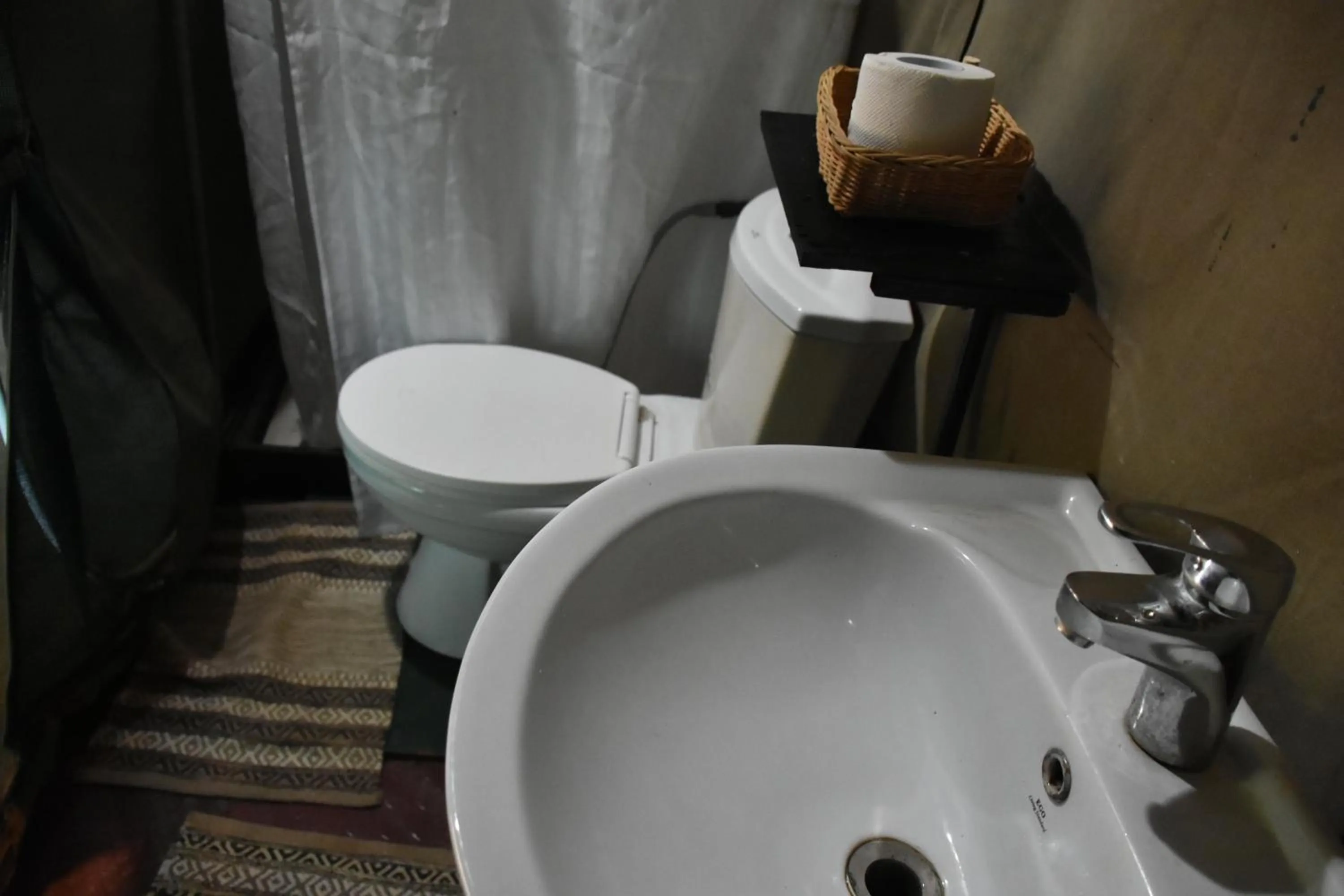 Bathroom in Big Game Udawalawe - by Eco Team