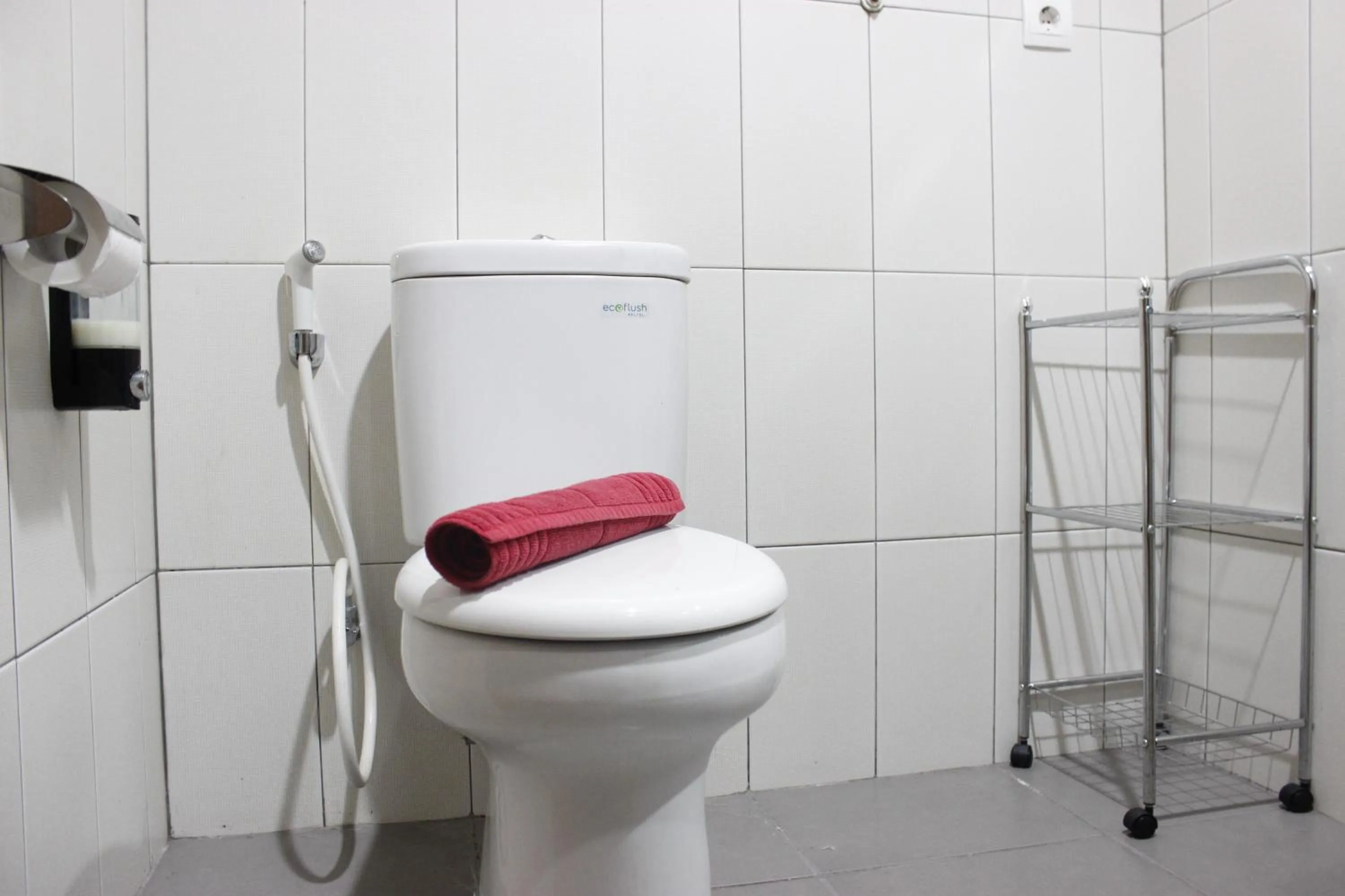 Bathroom in Stylish 1BR near ITB University at Dago Suites Apartment By Travelio