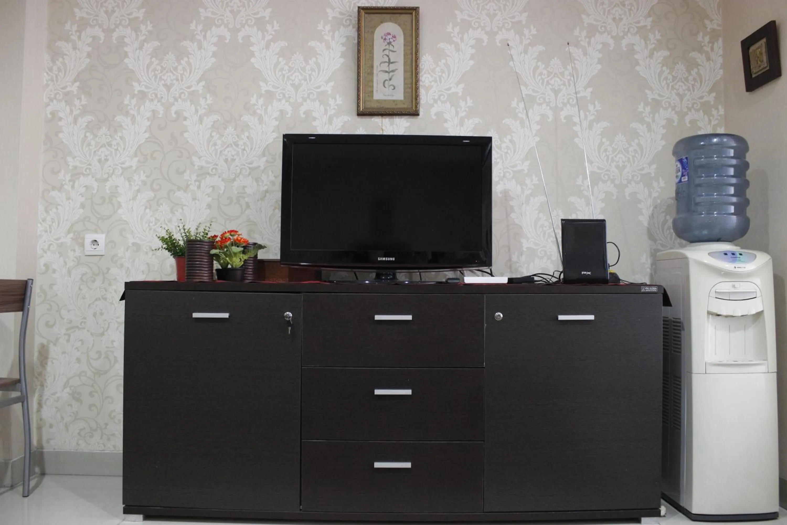 Living room in Stylish 1BR near ITB University at Dago Suites Apartment By Travelio