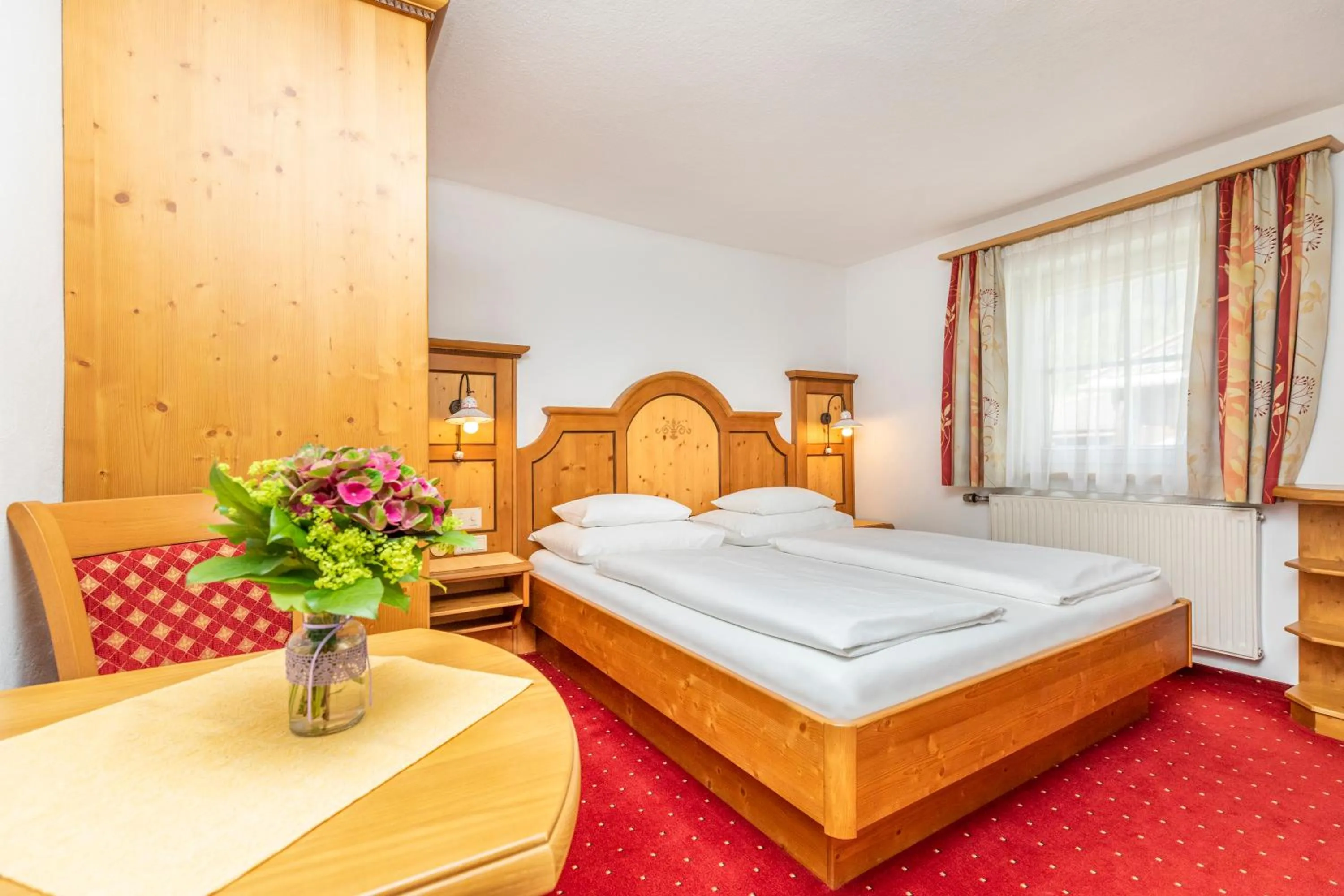 Photo of the whole room, Bed in Frühstückspension Klinglhub