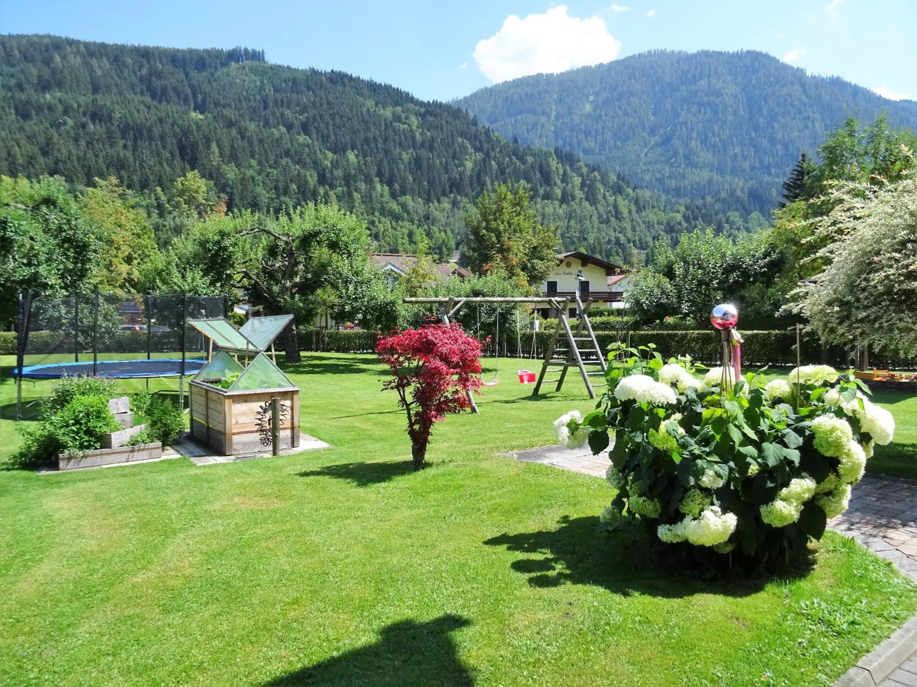 Children play ground in Frühstückspension Klinglhub