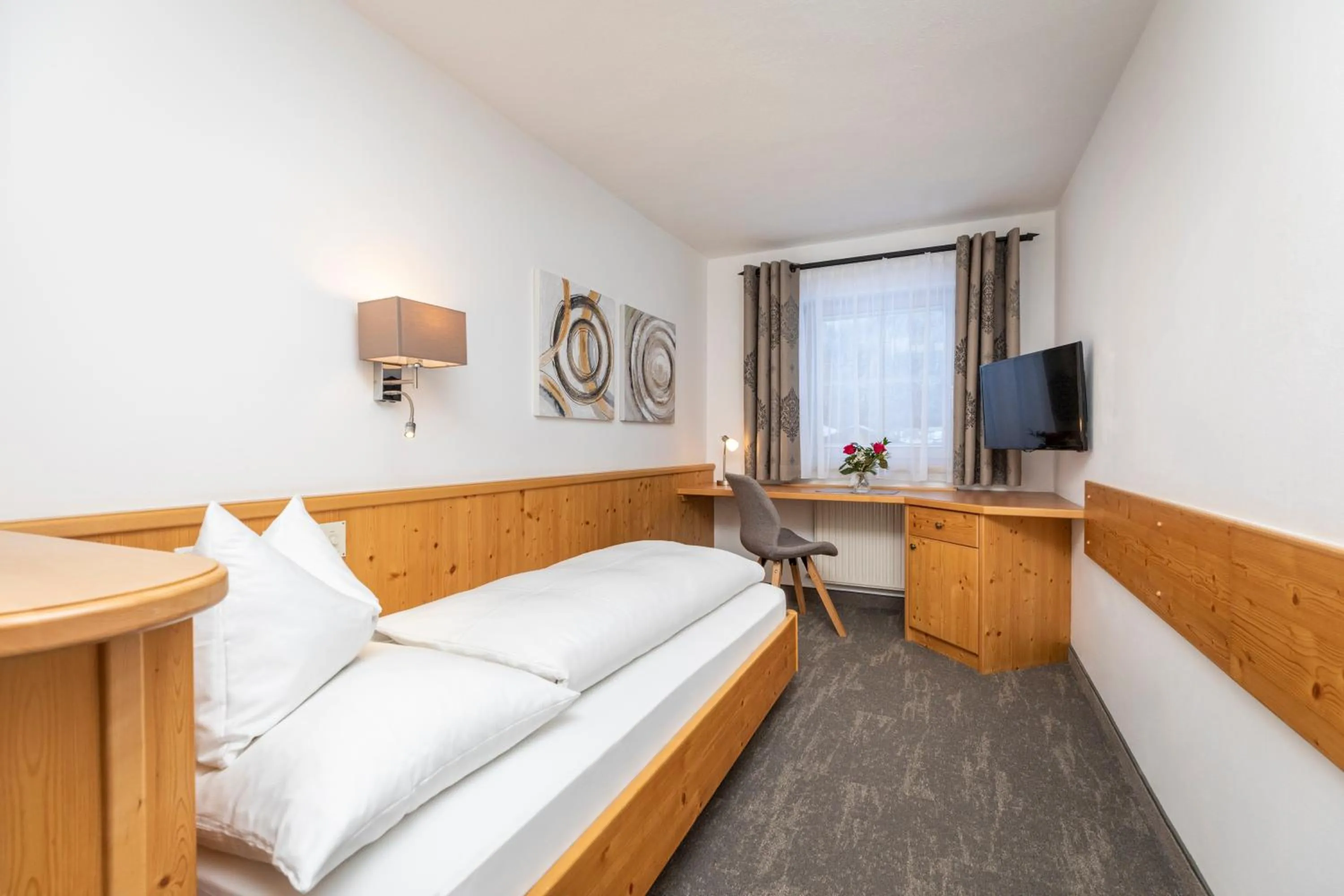 Photo of the whole room, Bed in Frühstückspension Klinglhub