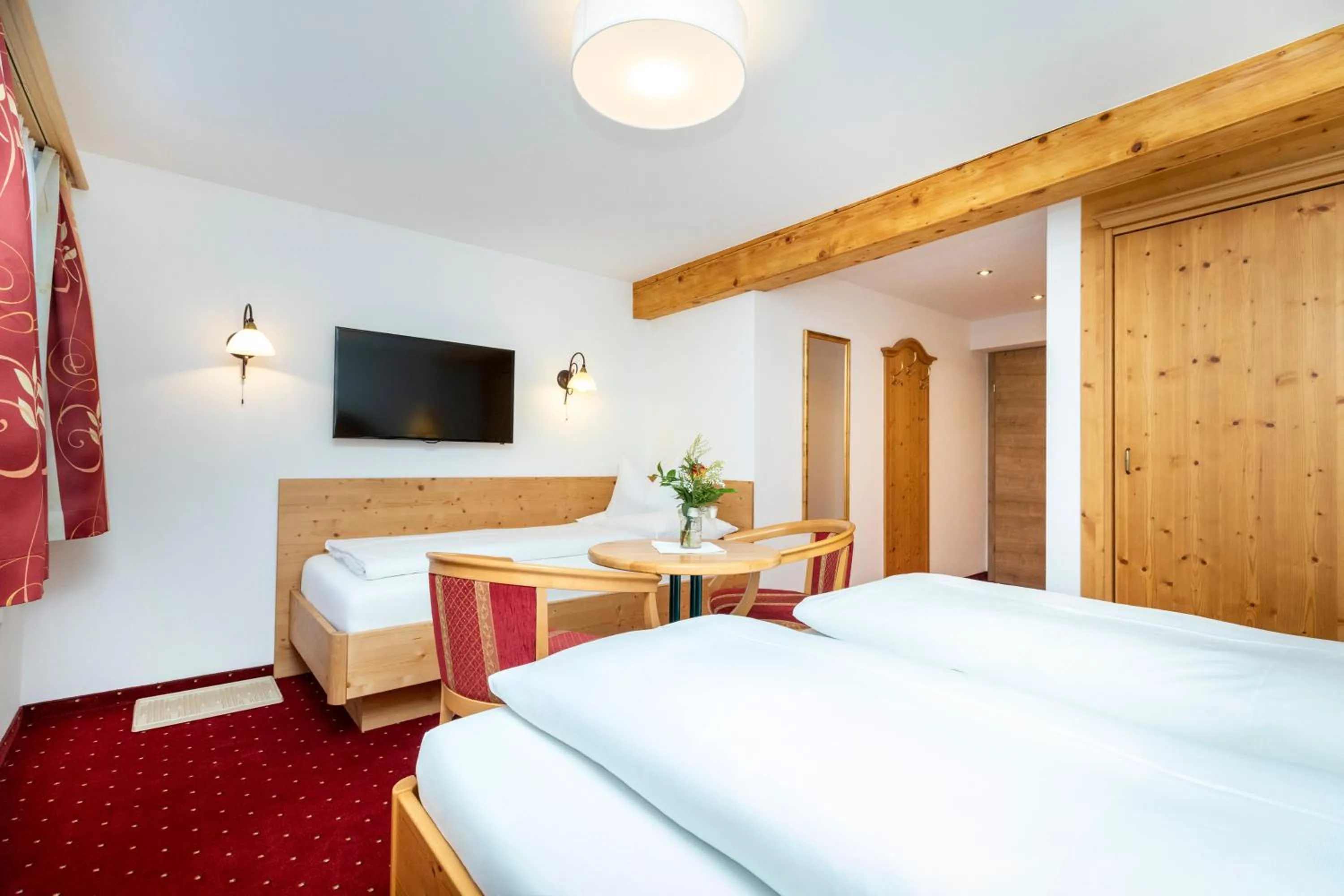 Photo of the whole room, Bed in Frühstückspension Klinglhub