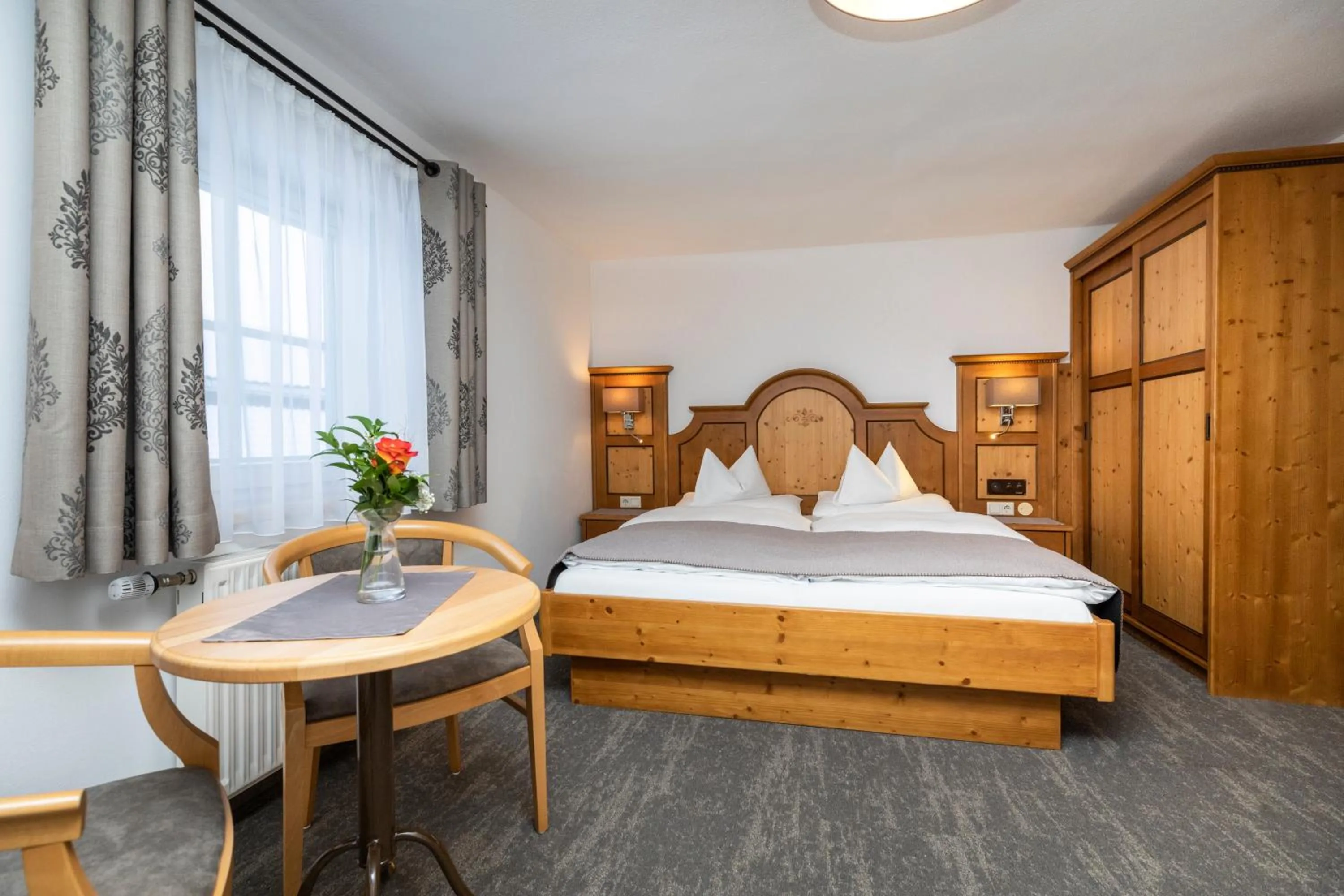 Photo of the whole room, Bed in Frühstückspension Klinglhub