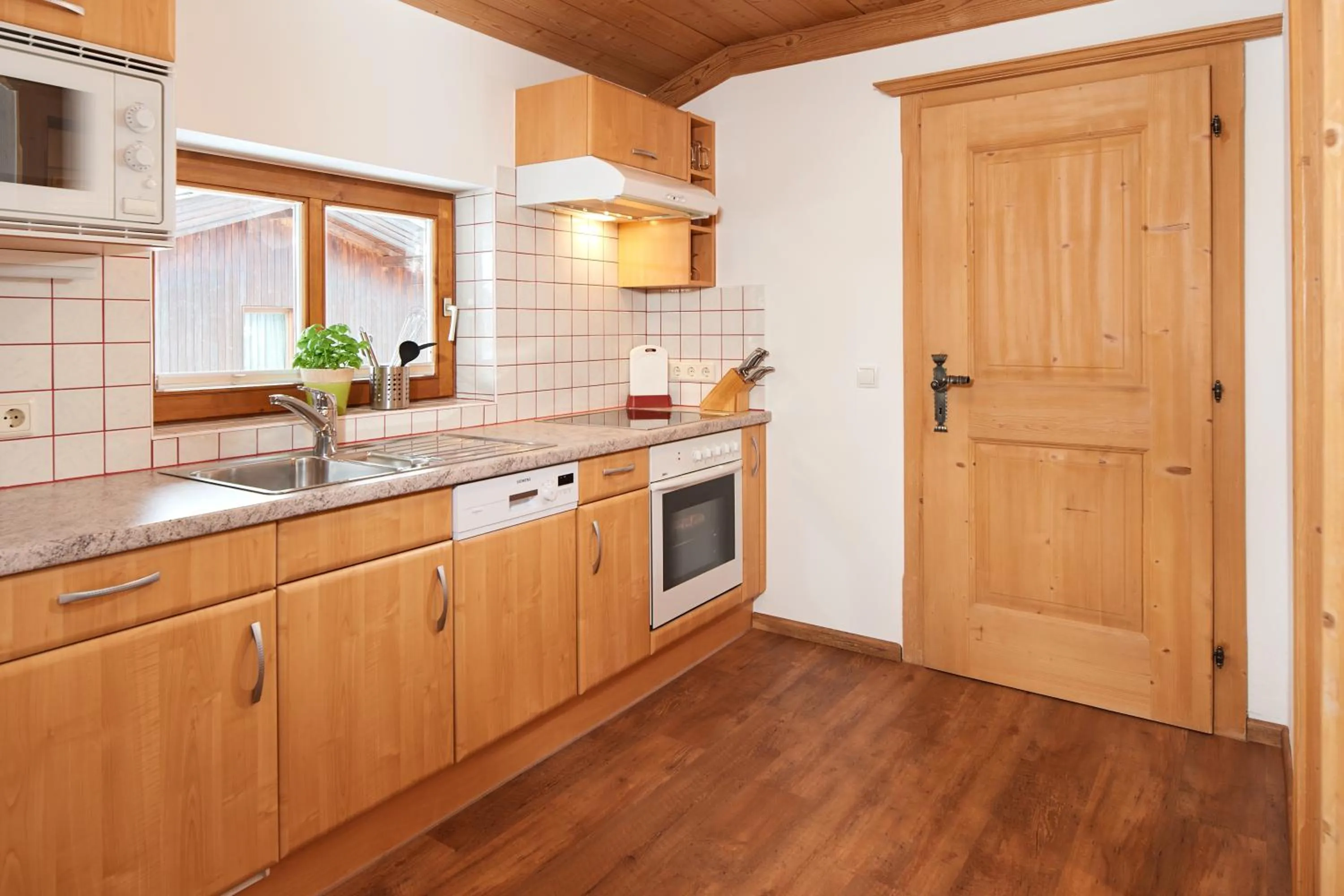 Kitchen or kitchenette in Frühstückspension Klinglhub