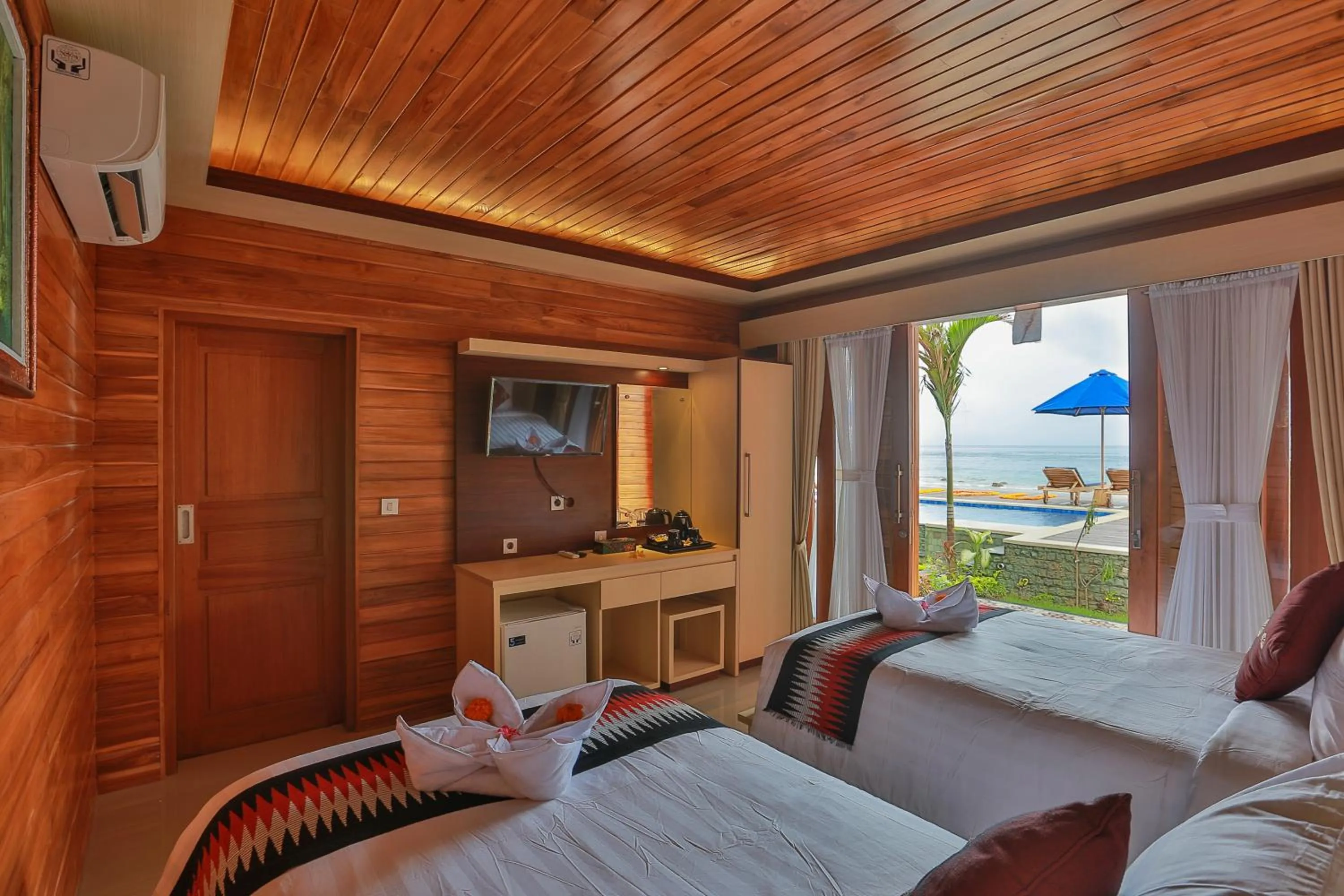 Bed in Sunrise Cottage