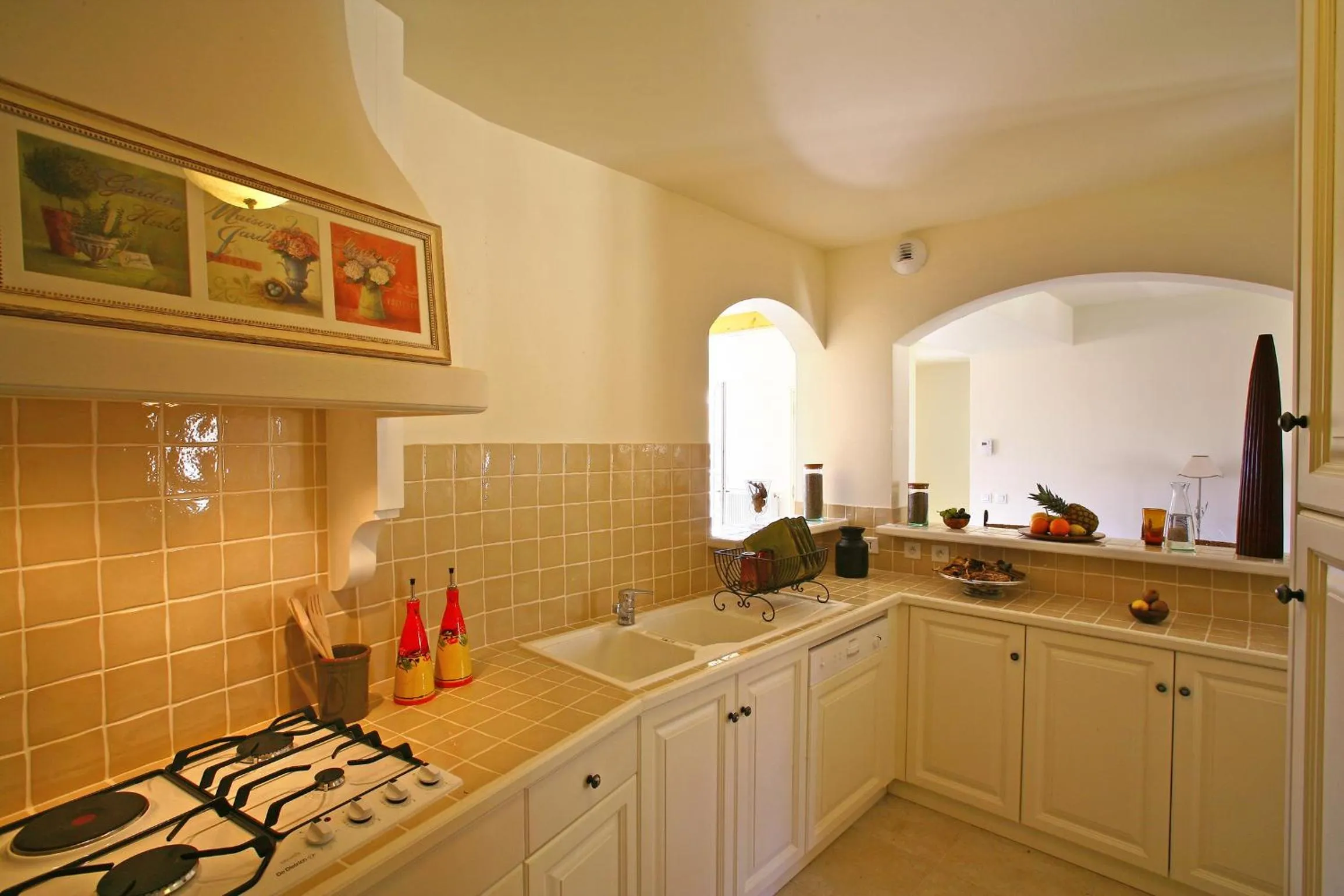 Kitchen or kitchenette in Les Appartements et Maisons du Domaine de Saint Endréol Golf & Spa Resort