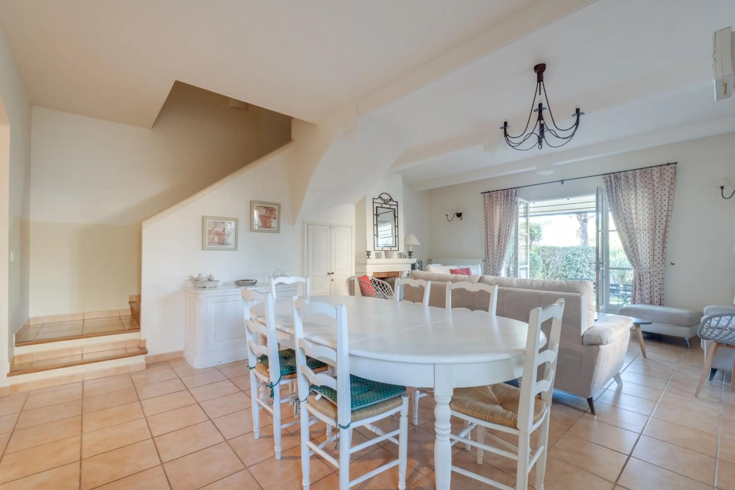 Dining area in Les Appartements et Maisons du Domaine de Saint Endréol Golf & Spa Resort