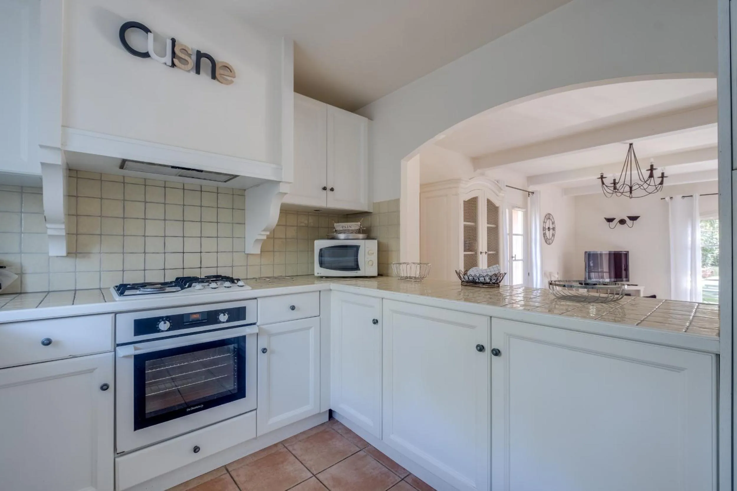 Kitchen or kitchenette in Les Appartements et Maisons du Domaine de Saint Endréol Golf & Spa Resort