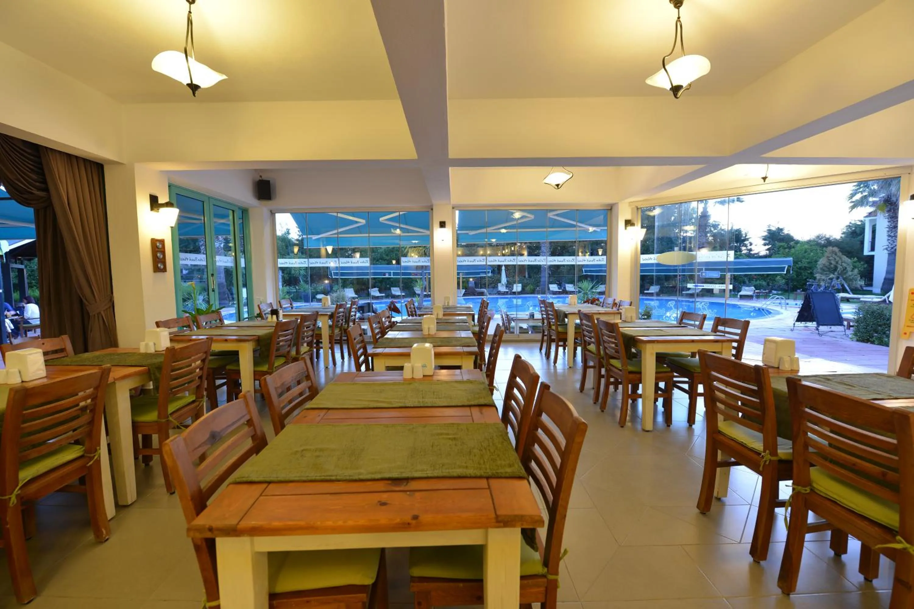 Restaurant/places to eat in Rebin Beach Hotel