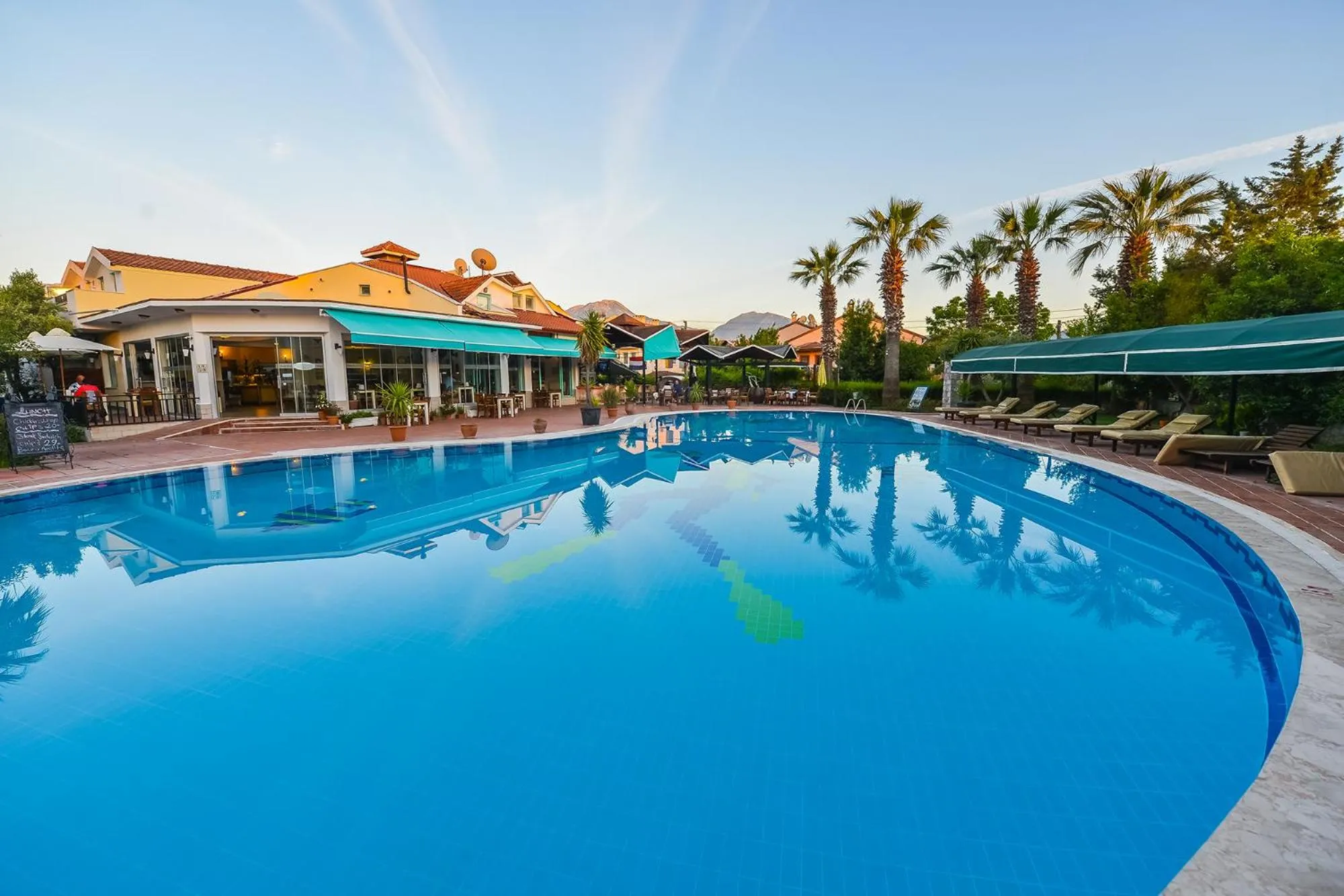 Restaurant/places to eat in Rebin Beach Hotel