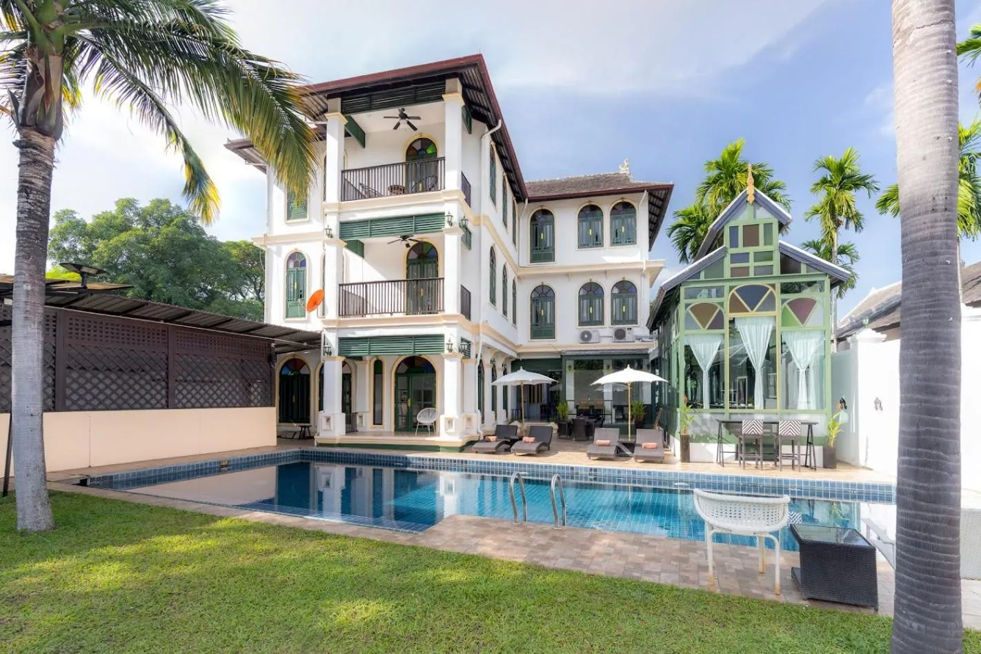 Swimming pool in Cheva Gallery Boutique Hotel