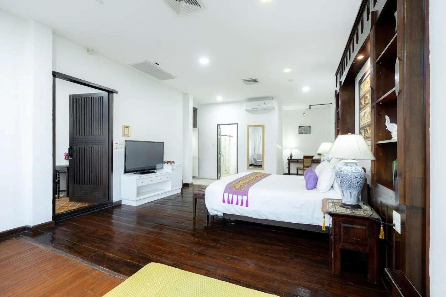 Bed in Cheva Gallery Boutique Hotel