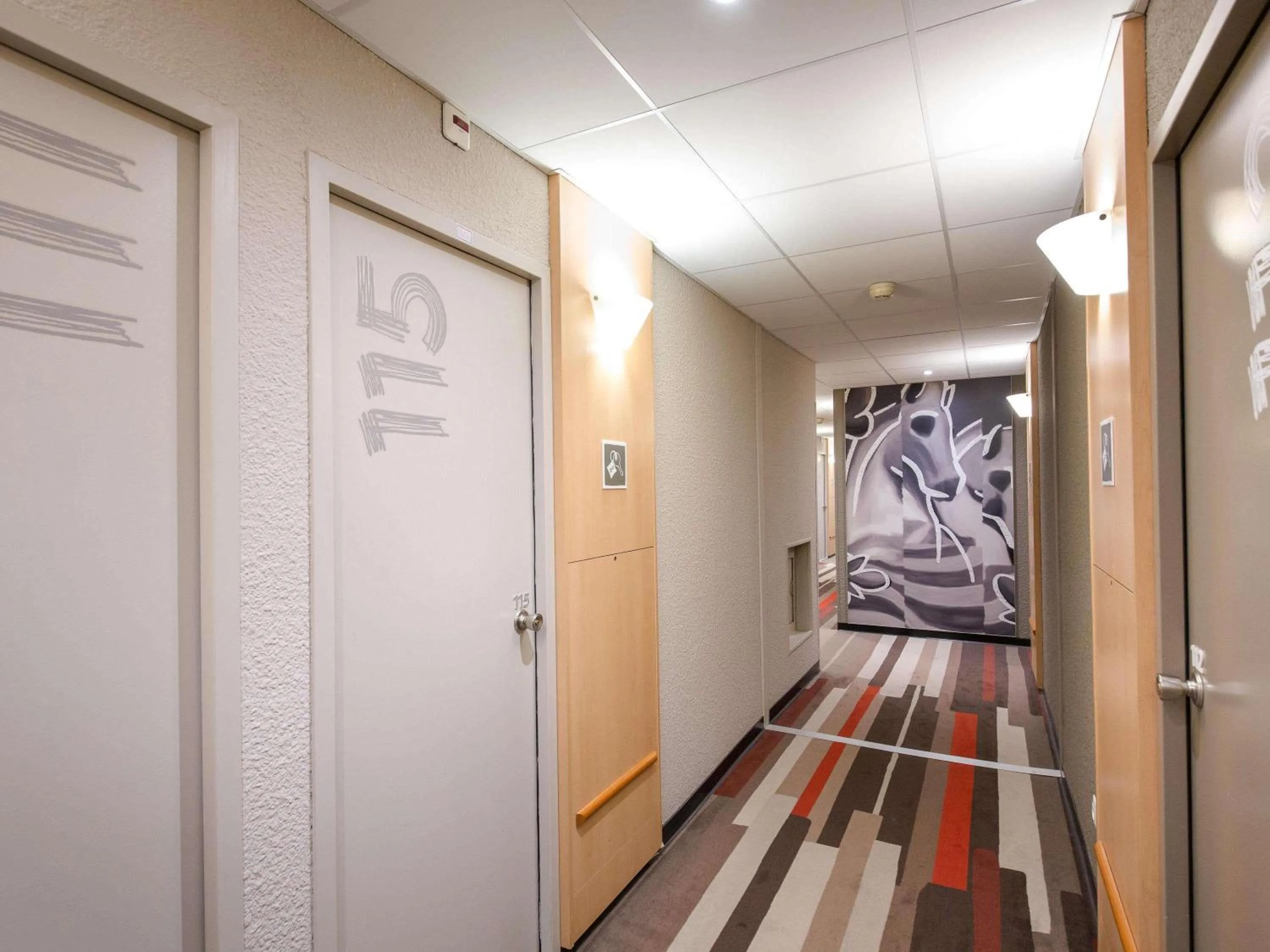 Bedroom in ibis Brignoles Provence Verte