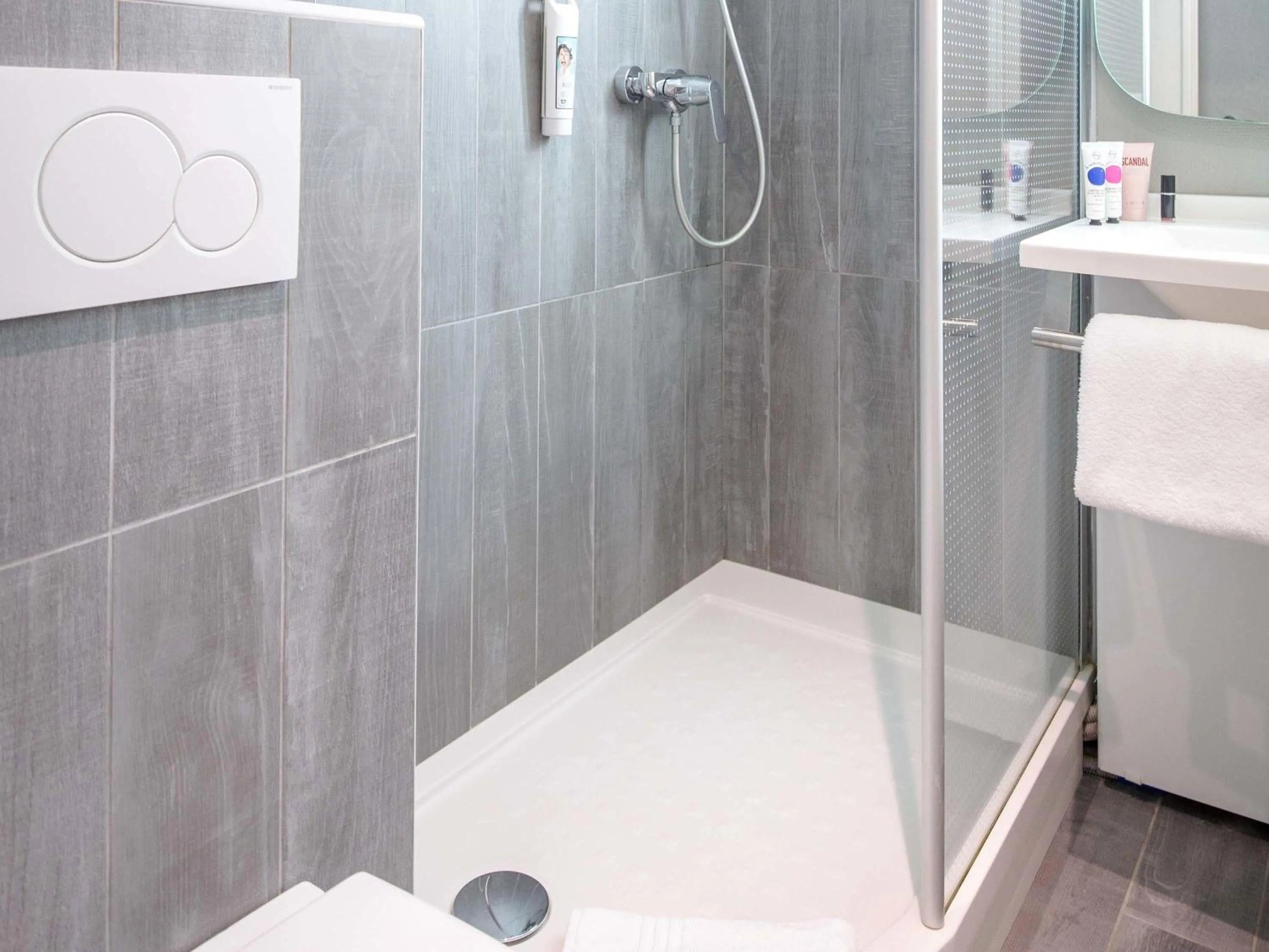 Bedroom in ibis Brignoles Provence Verte