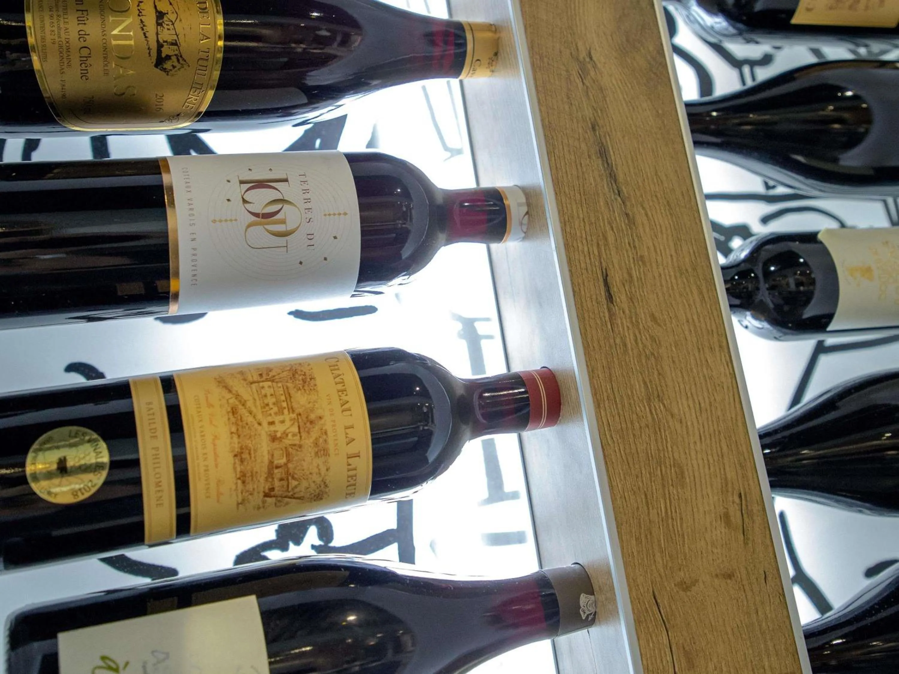 Lounge or bar in ibis Brignoles Provence Verte