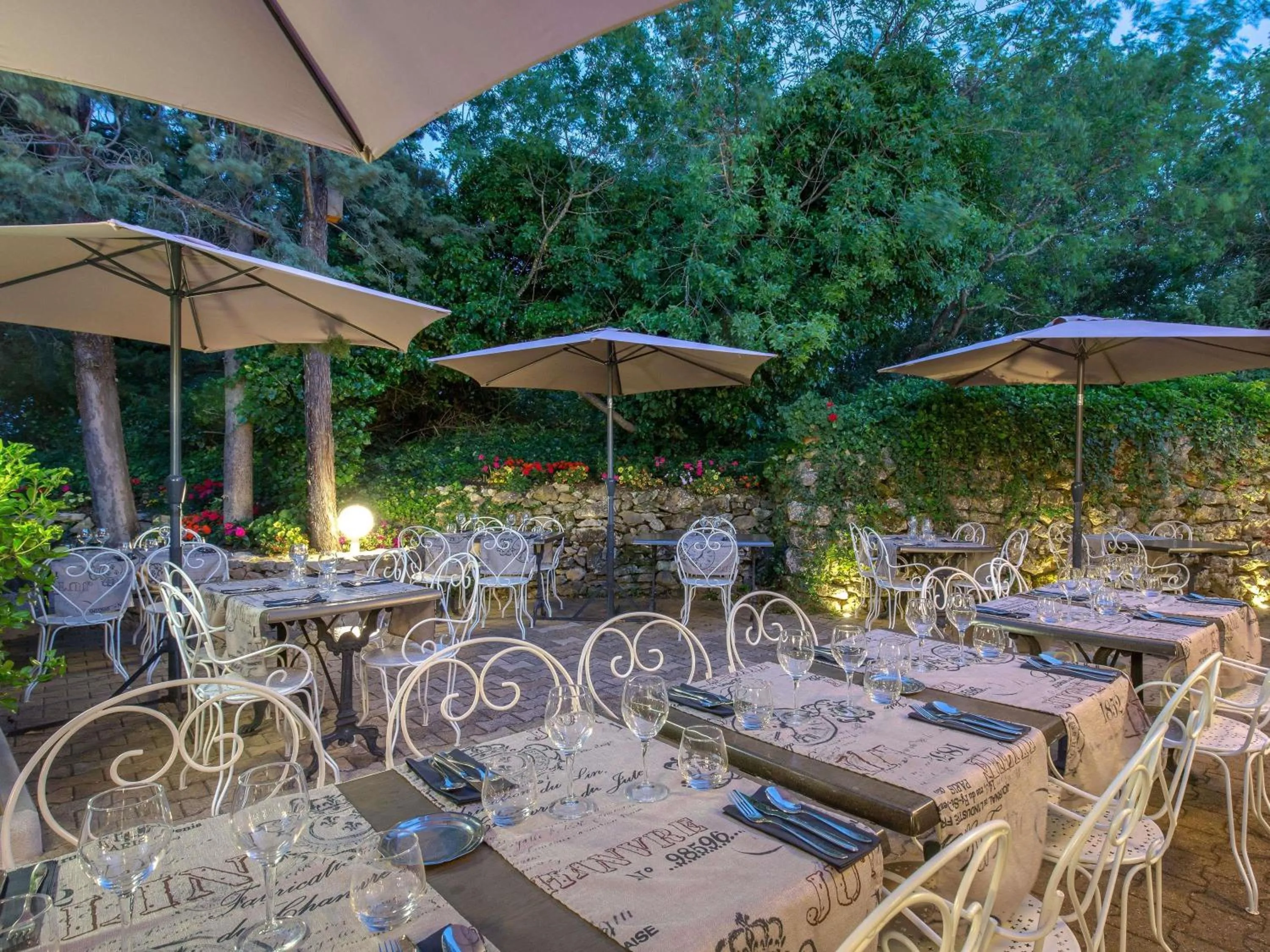 Property building in ibis Brignoles Provence Verte