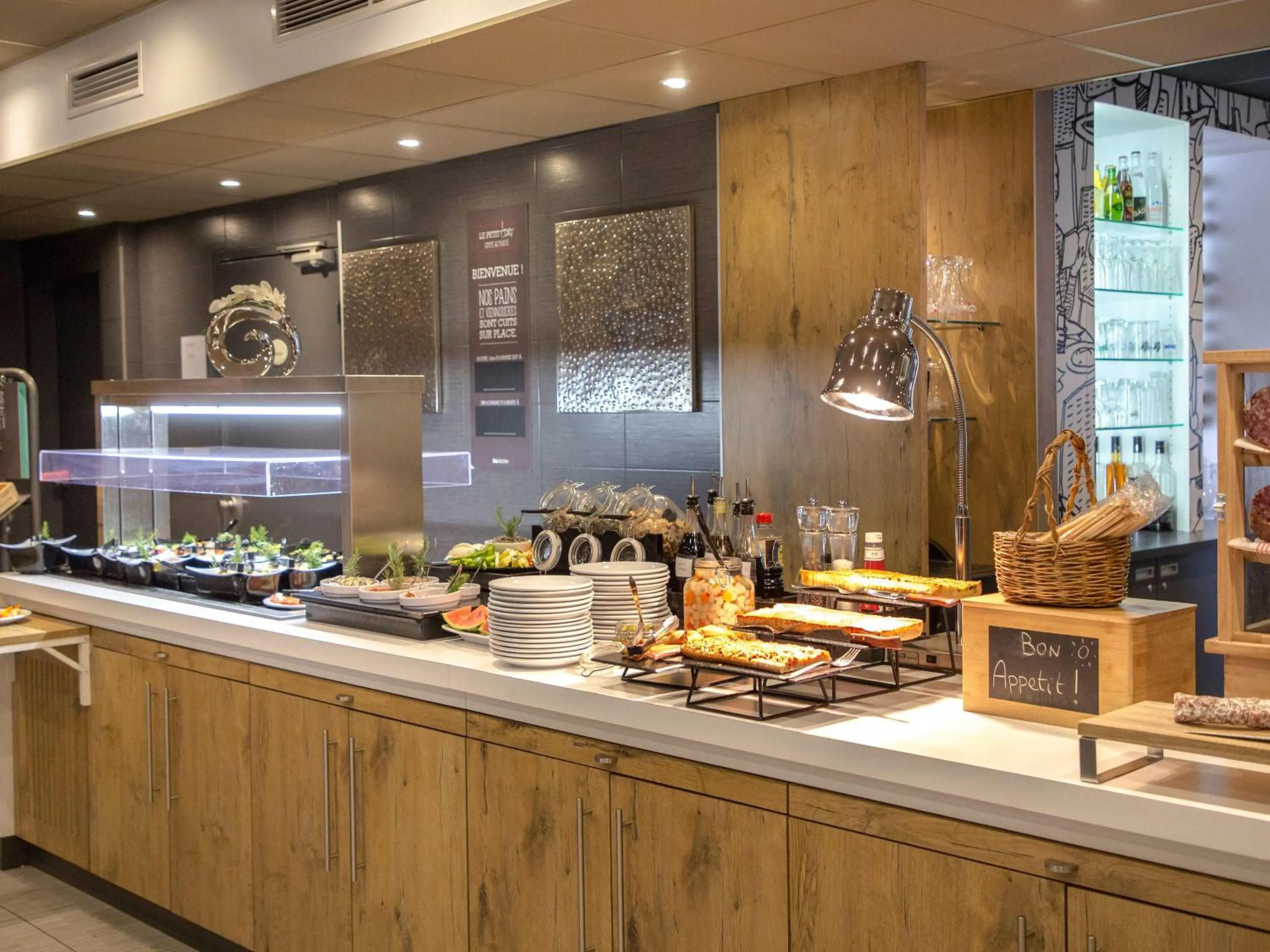 Restaurant/places to eat in ibis Brignoles Provence Verte