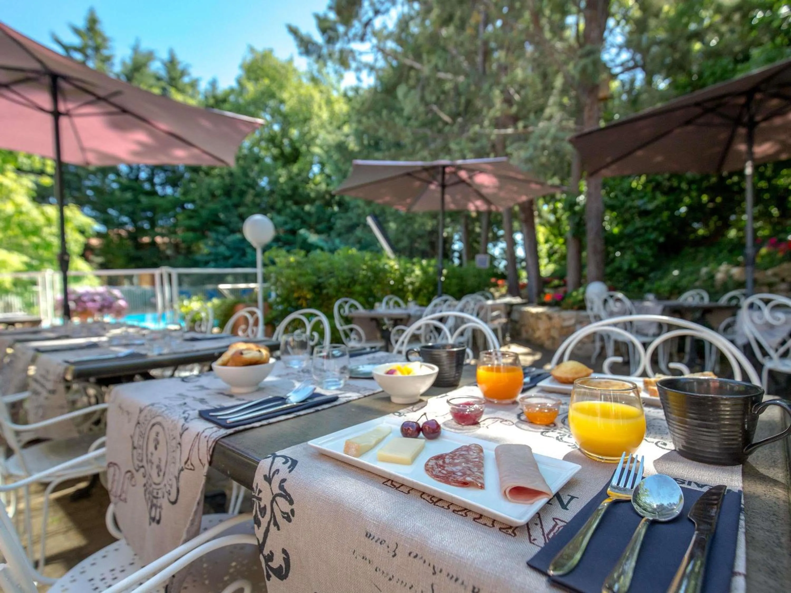 Restaurant/places to eat in ibis Brignoles Provence Verte