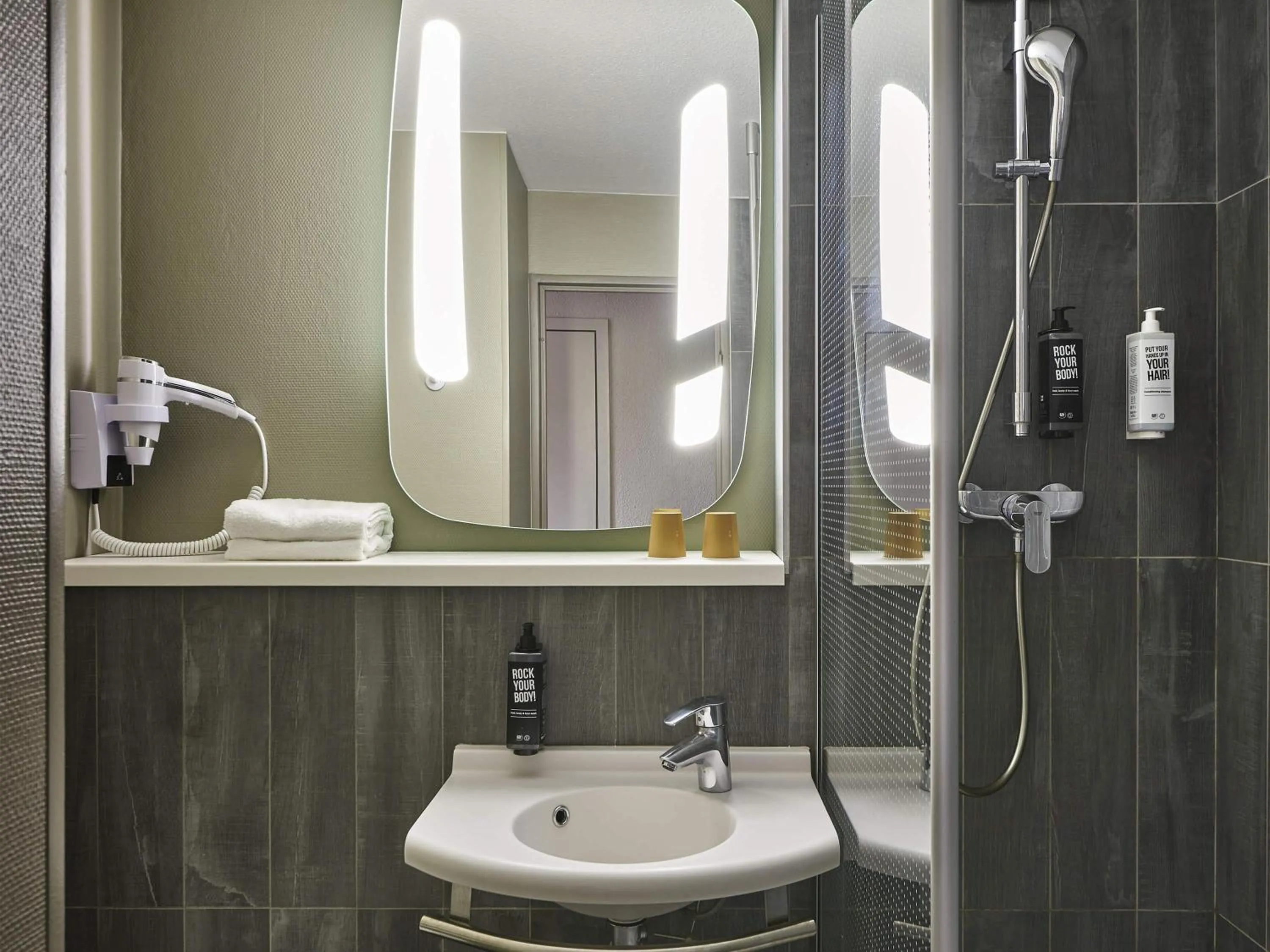 Bedroom in ibis Paris Marne la Vallee Emerainville