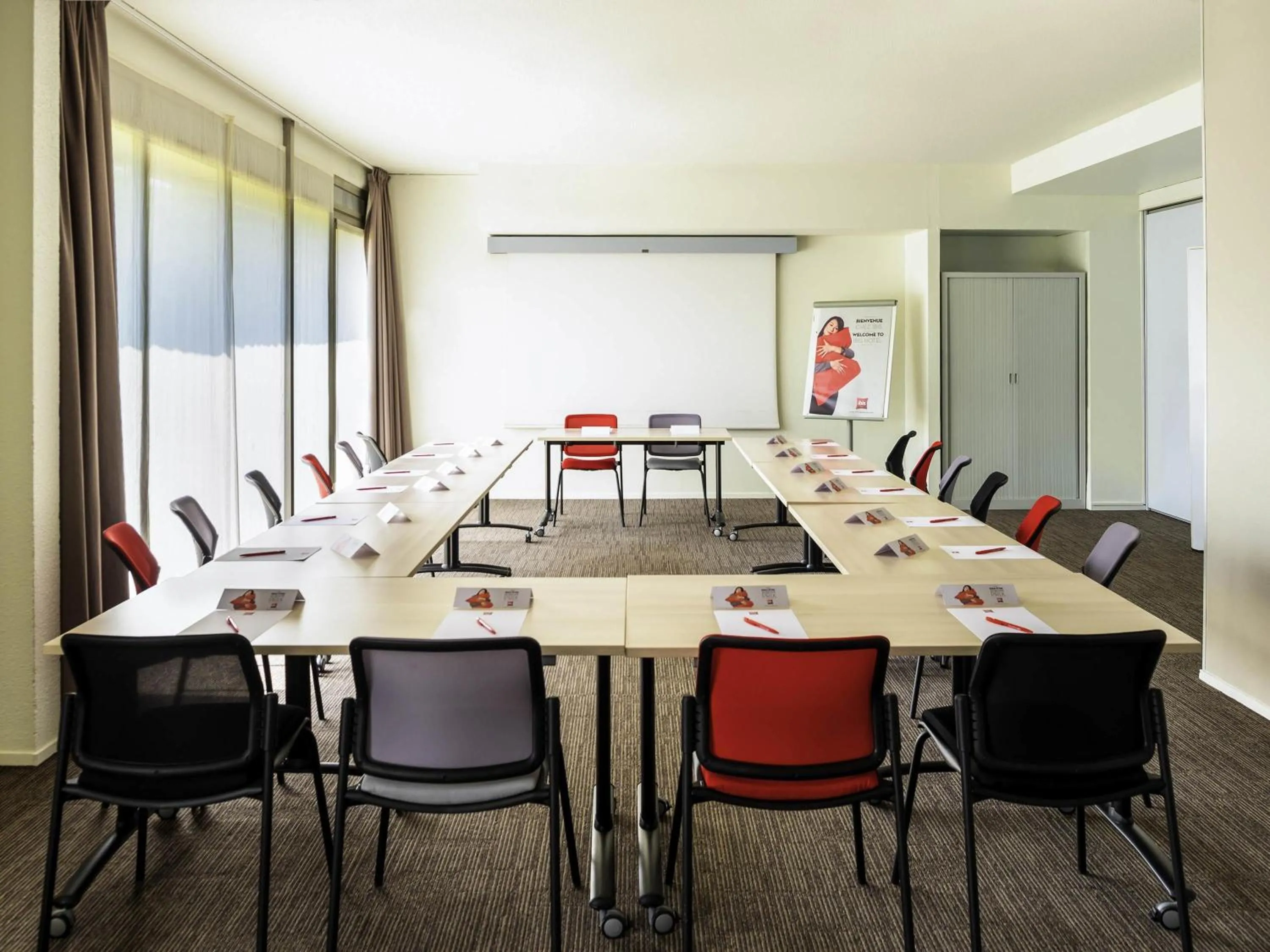 Meeting/conference room in ibis Paris Marne la Vallee Emerainville