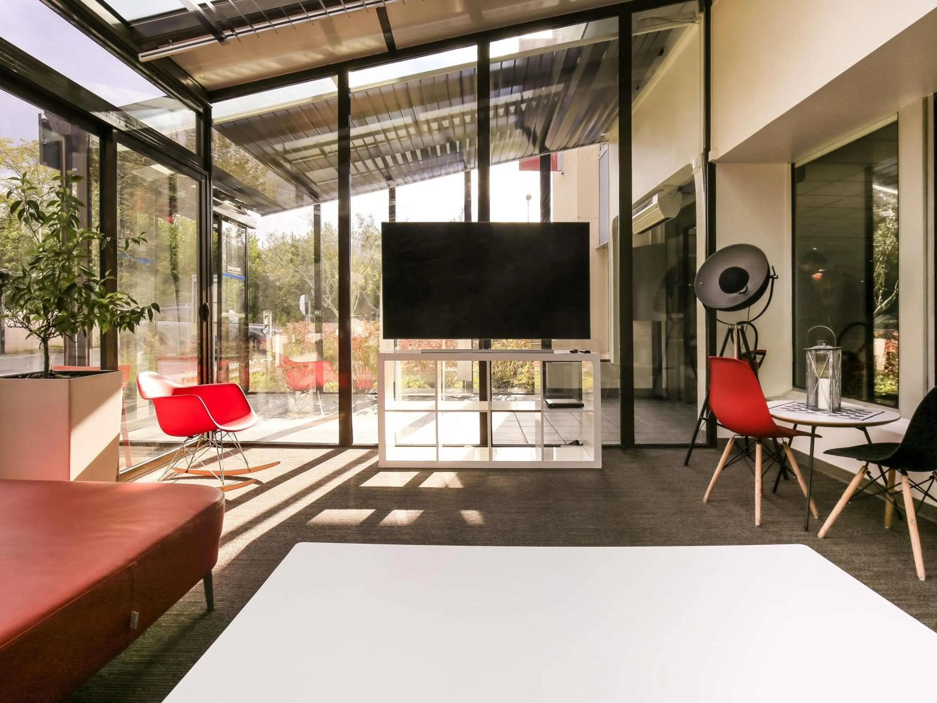 Lounge or bar in ibis Paris Marne la Vallee Emerainville