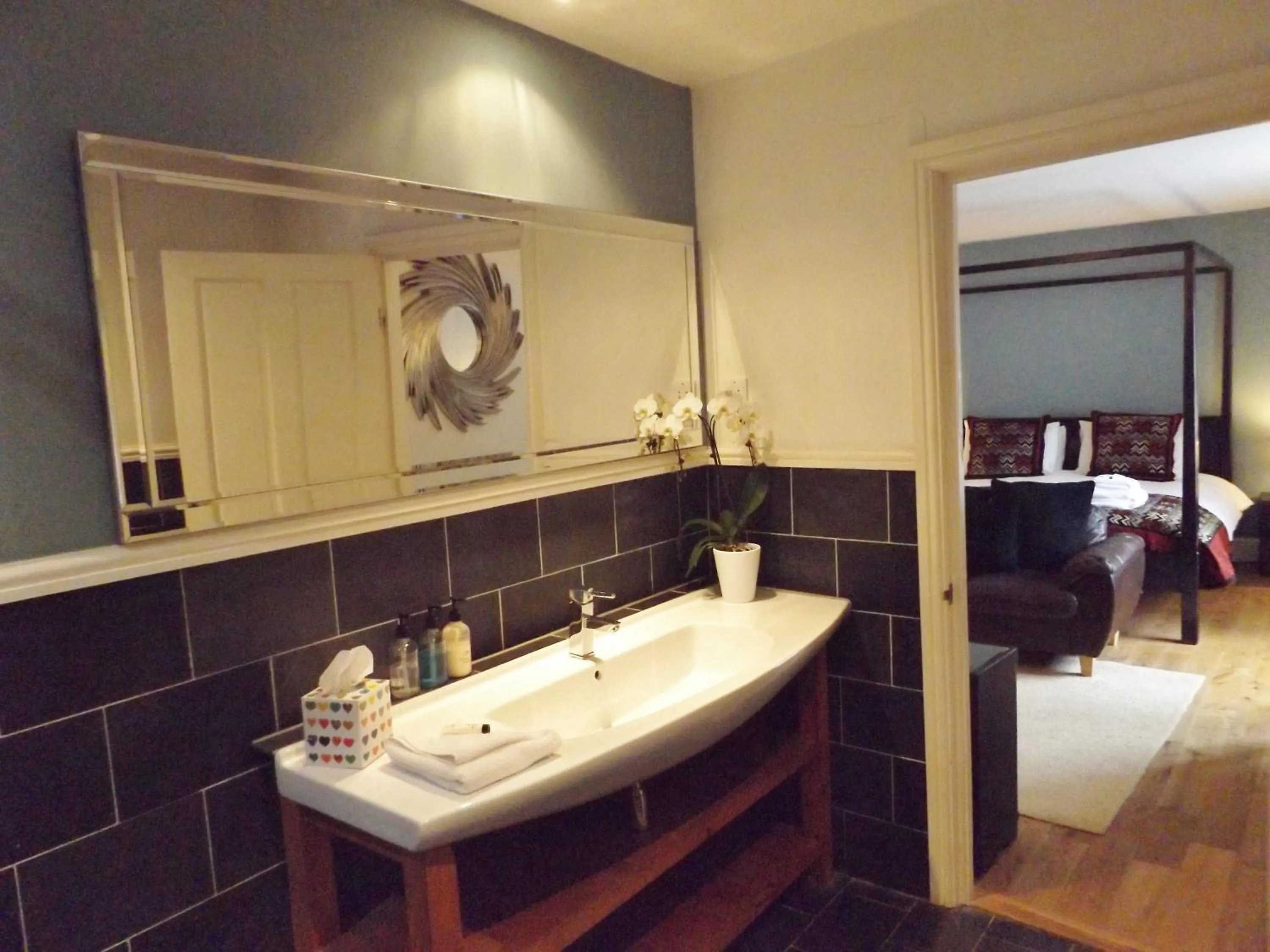 Bathroom, Bed in The Red Lion