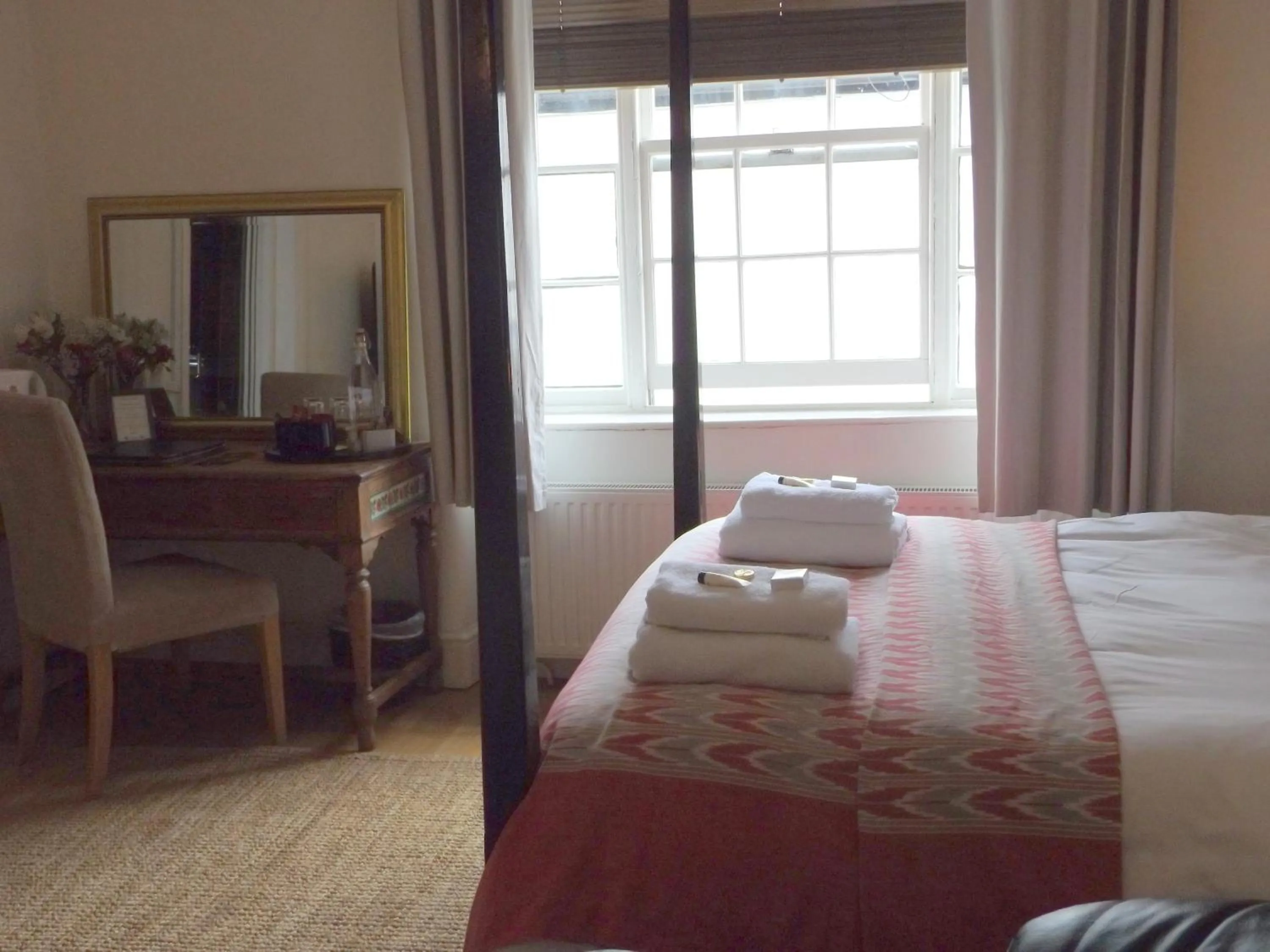 Bedroom, Bed in The Red Lion