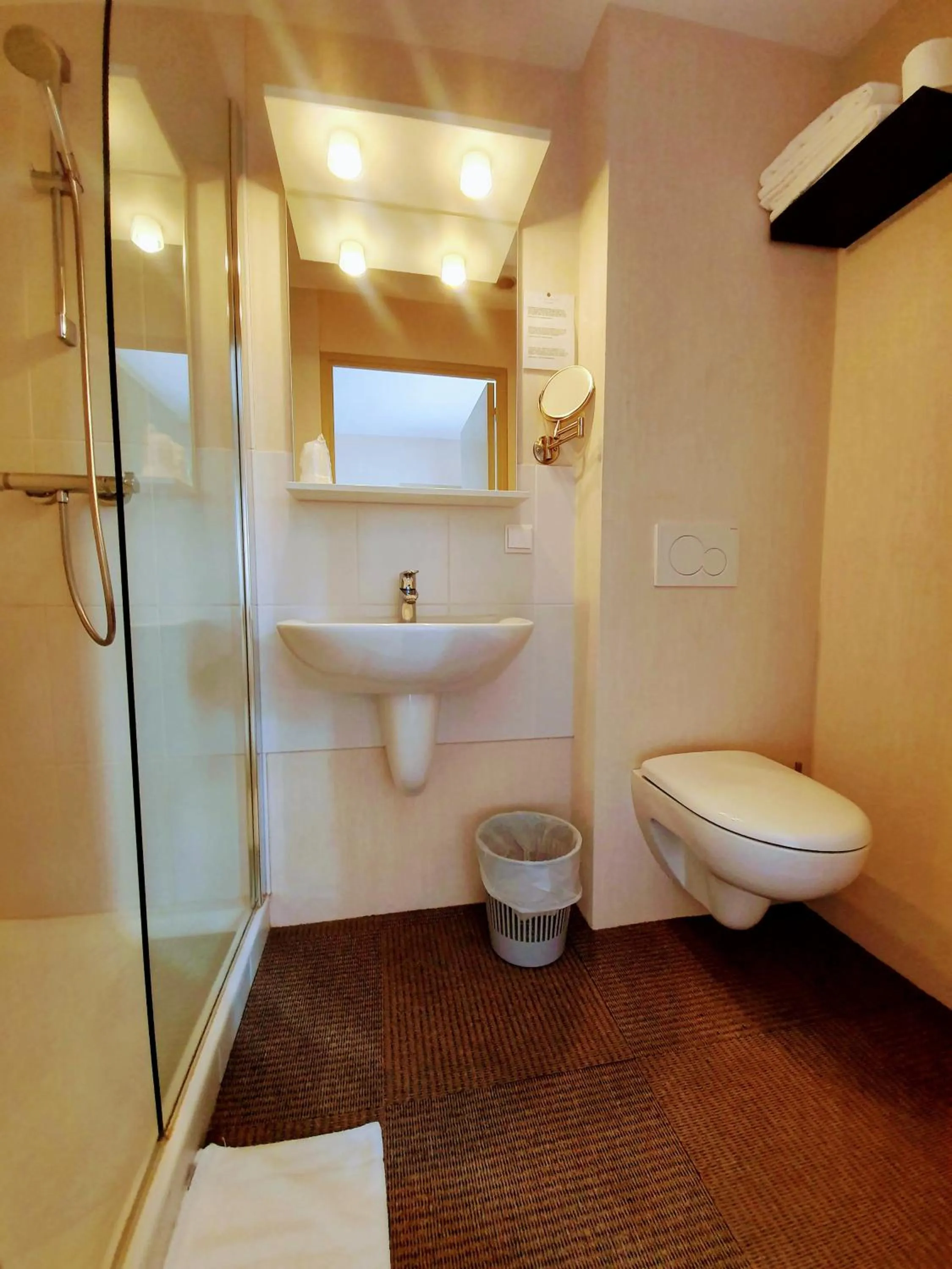 Bathroom in Le Toul' Broch