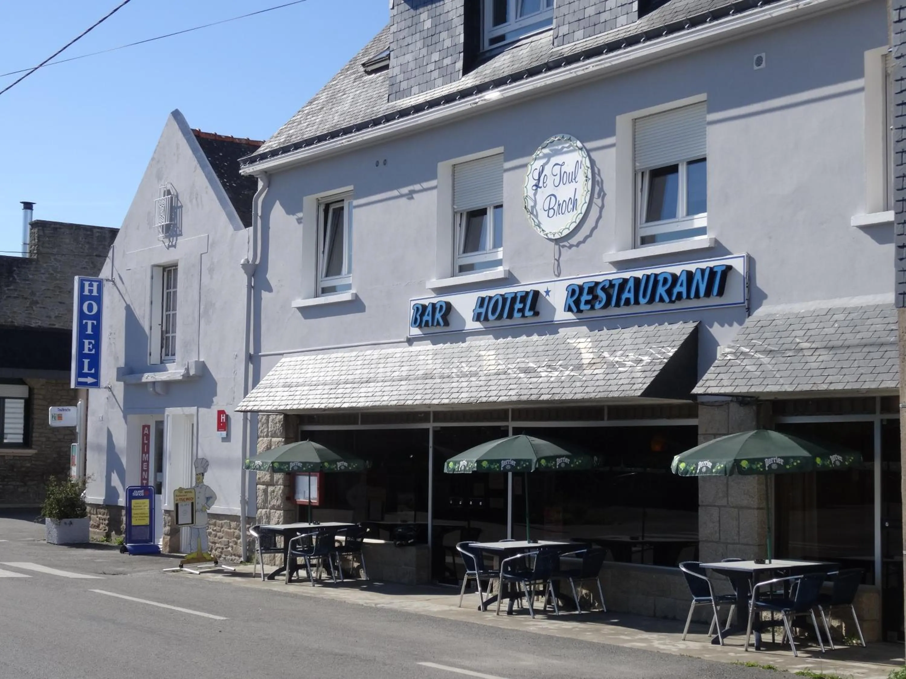 Facade/entrance in Le Toul' Broch