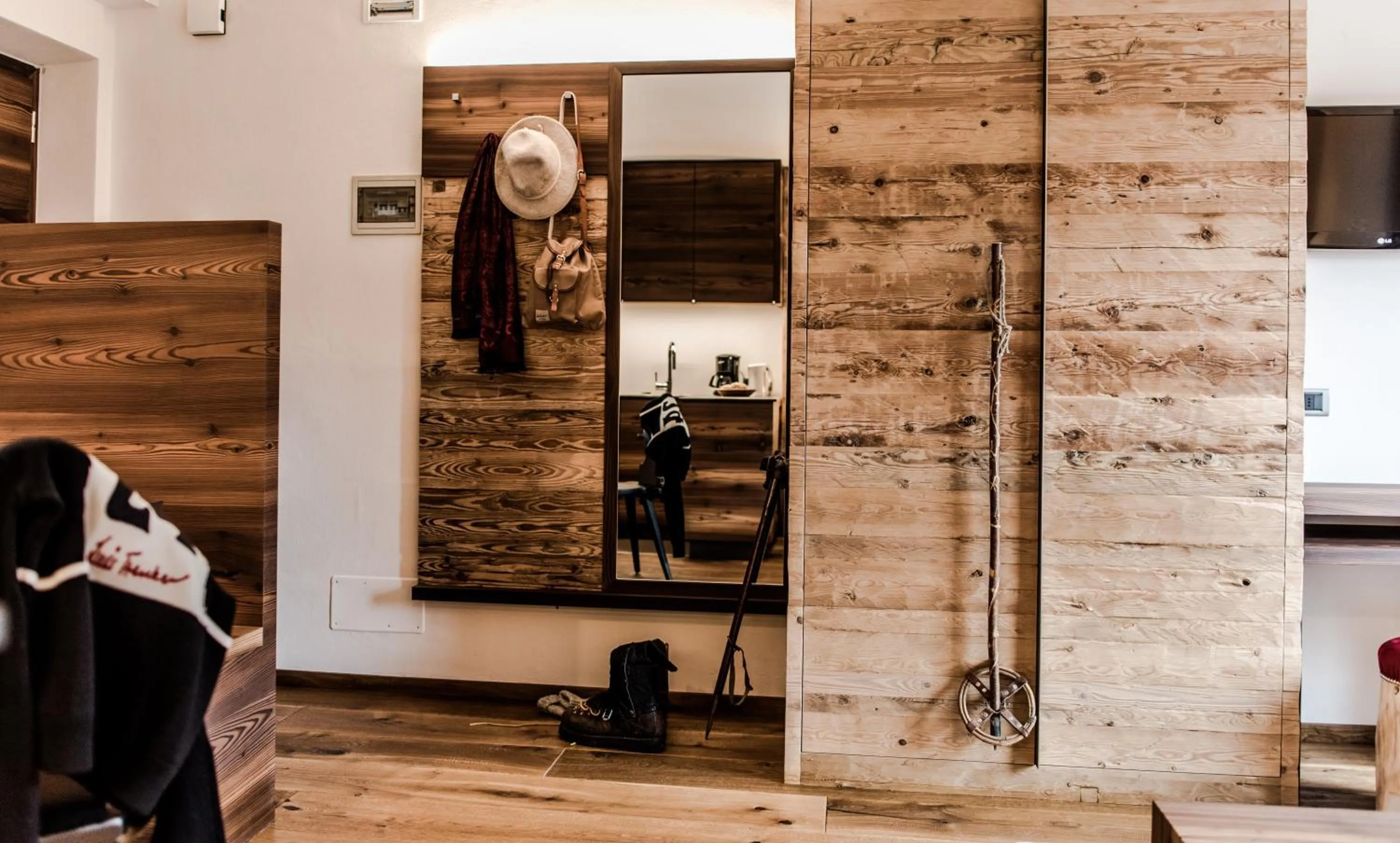 Decorative detail in Garni Residence Soraiser