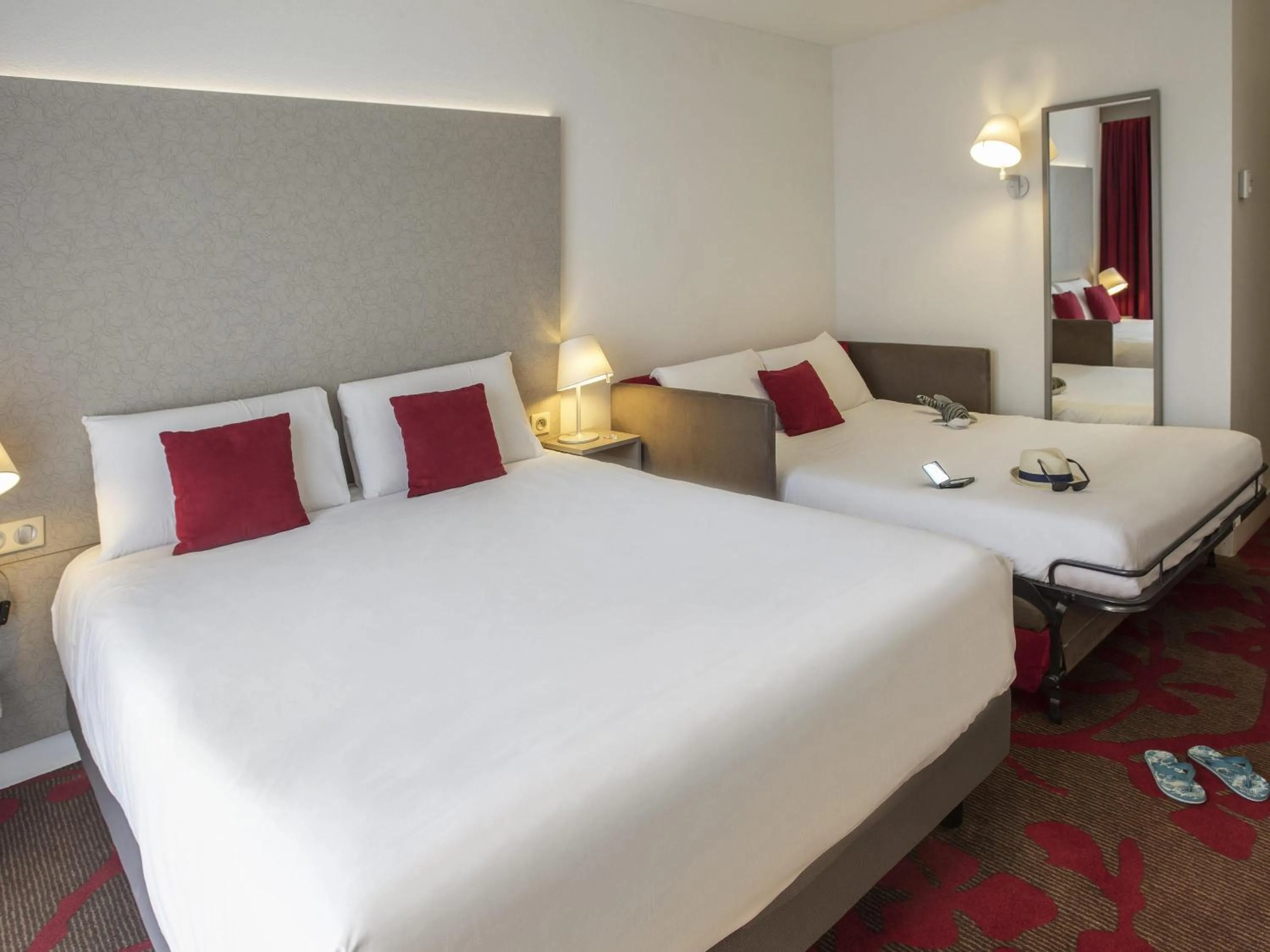 Bedroom, Bed in Mercure Tours Nord