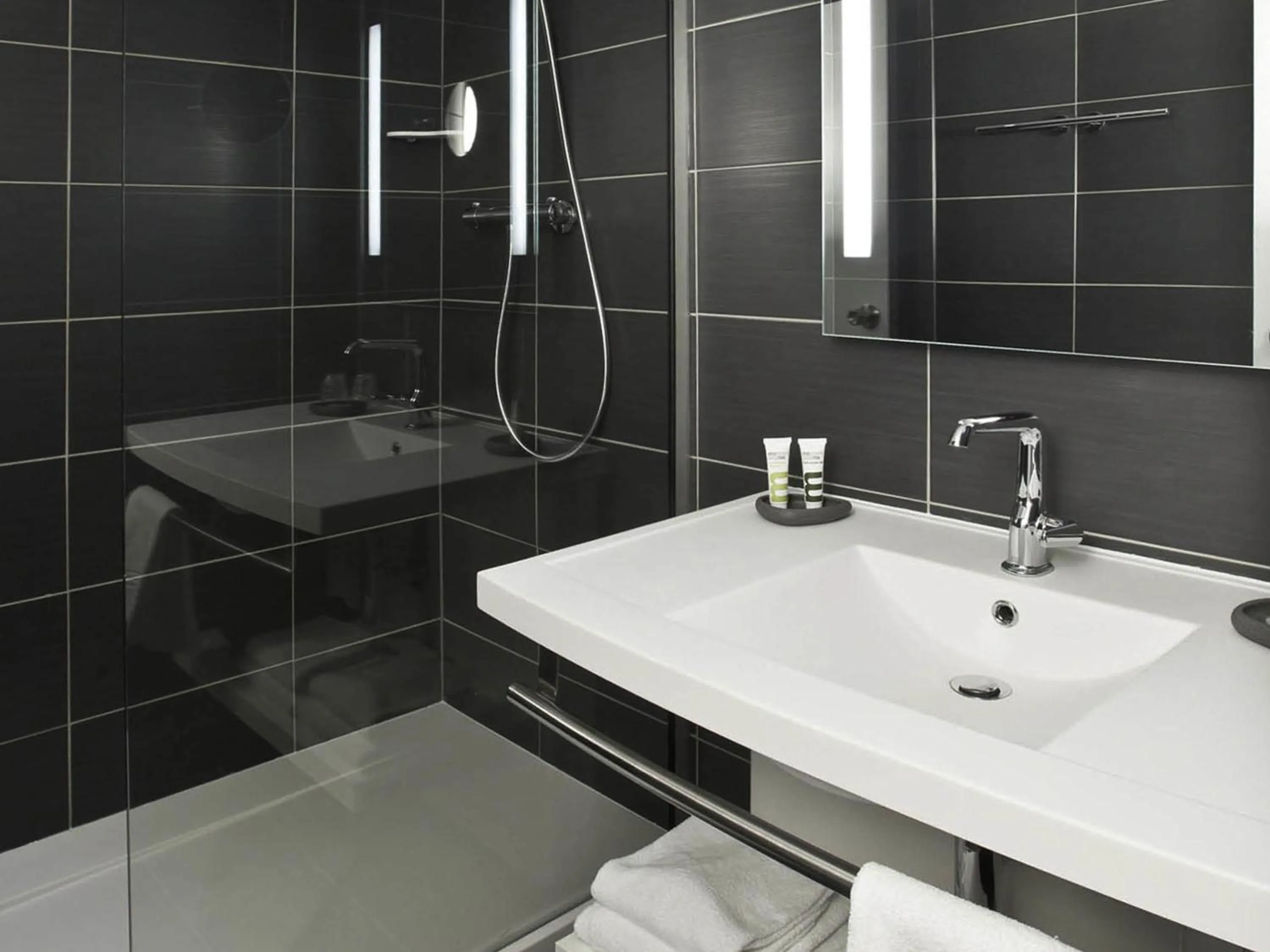 Bedroom in Mercure Tours Nord