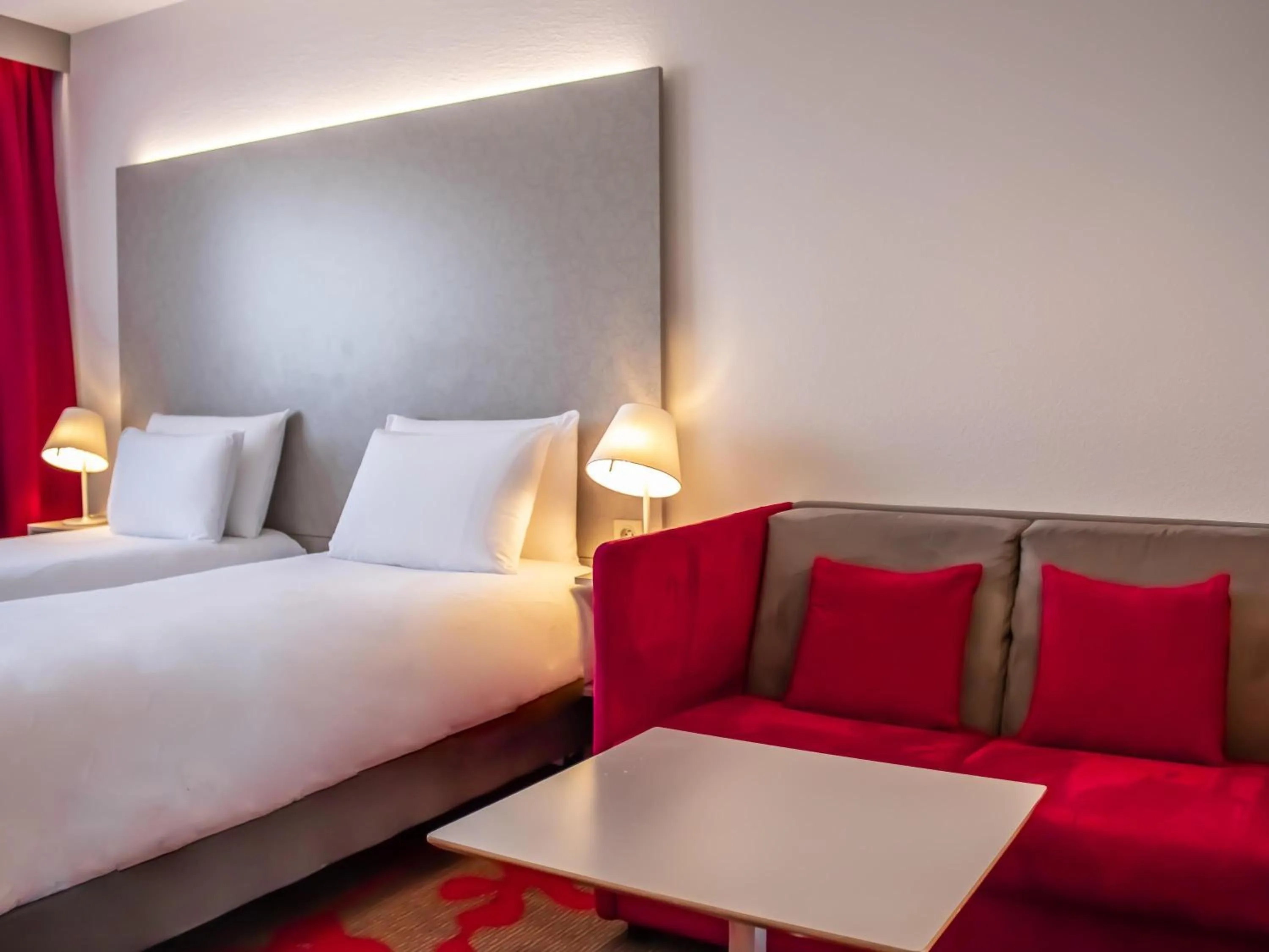 Bedroom, Bed in Mercure Tours Nord