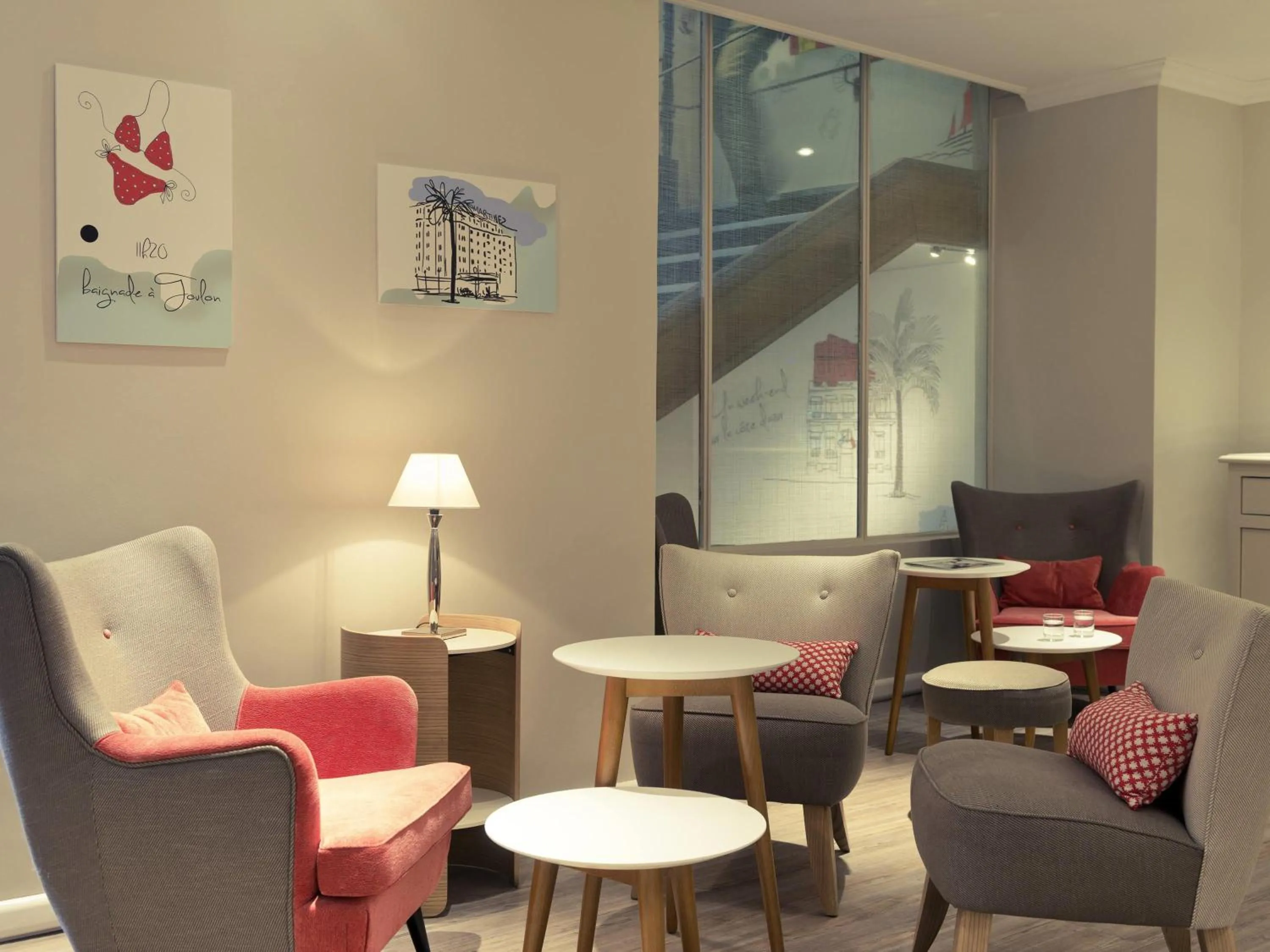 Lounge or bar in Mercure Nice Marché Aux Fleurs