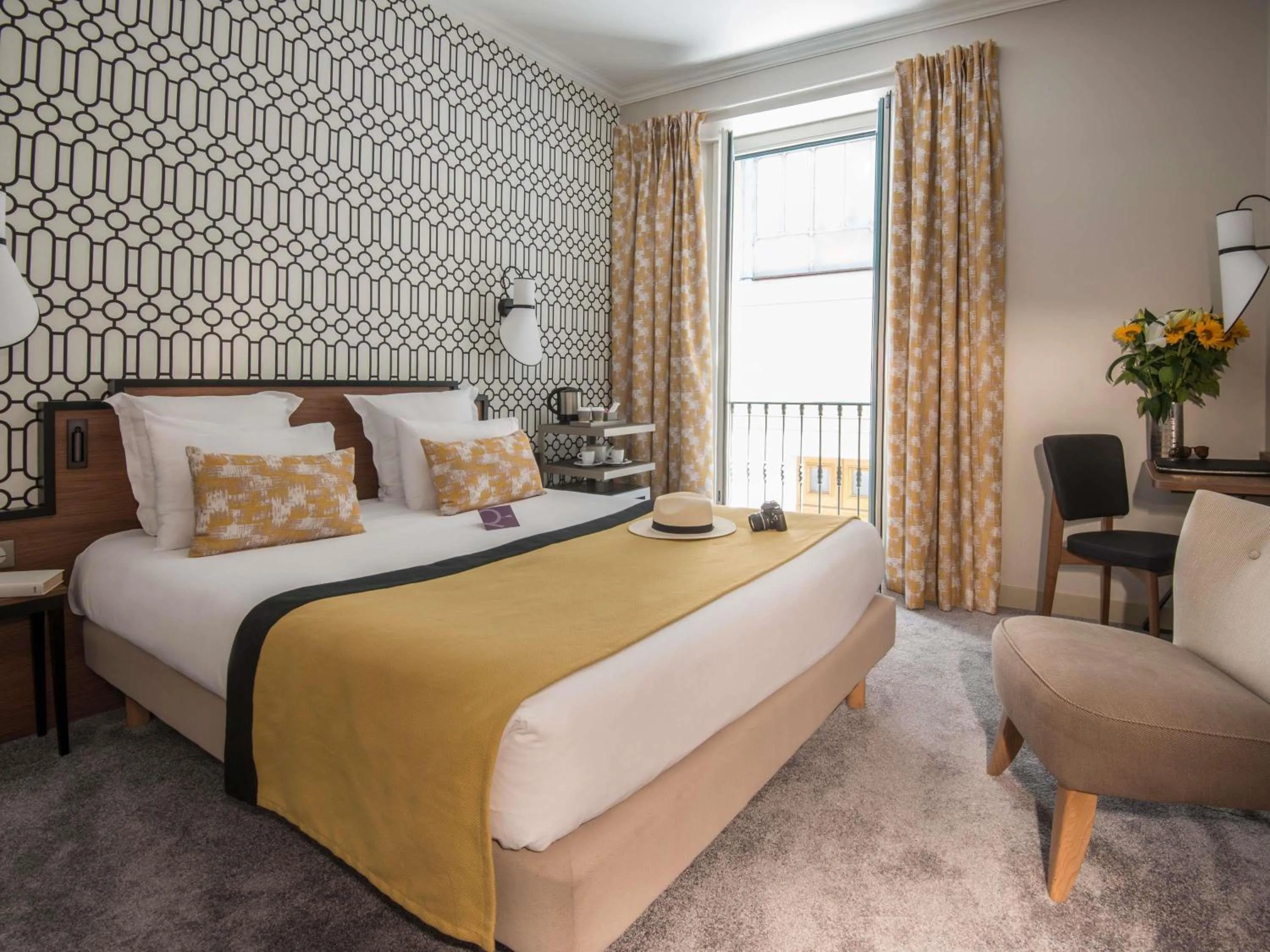 Bedroom, Bed in Mercure Nice Marché Aux Fleurs