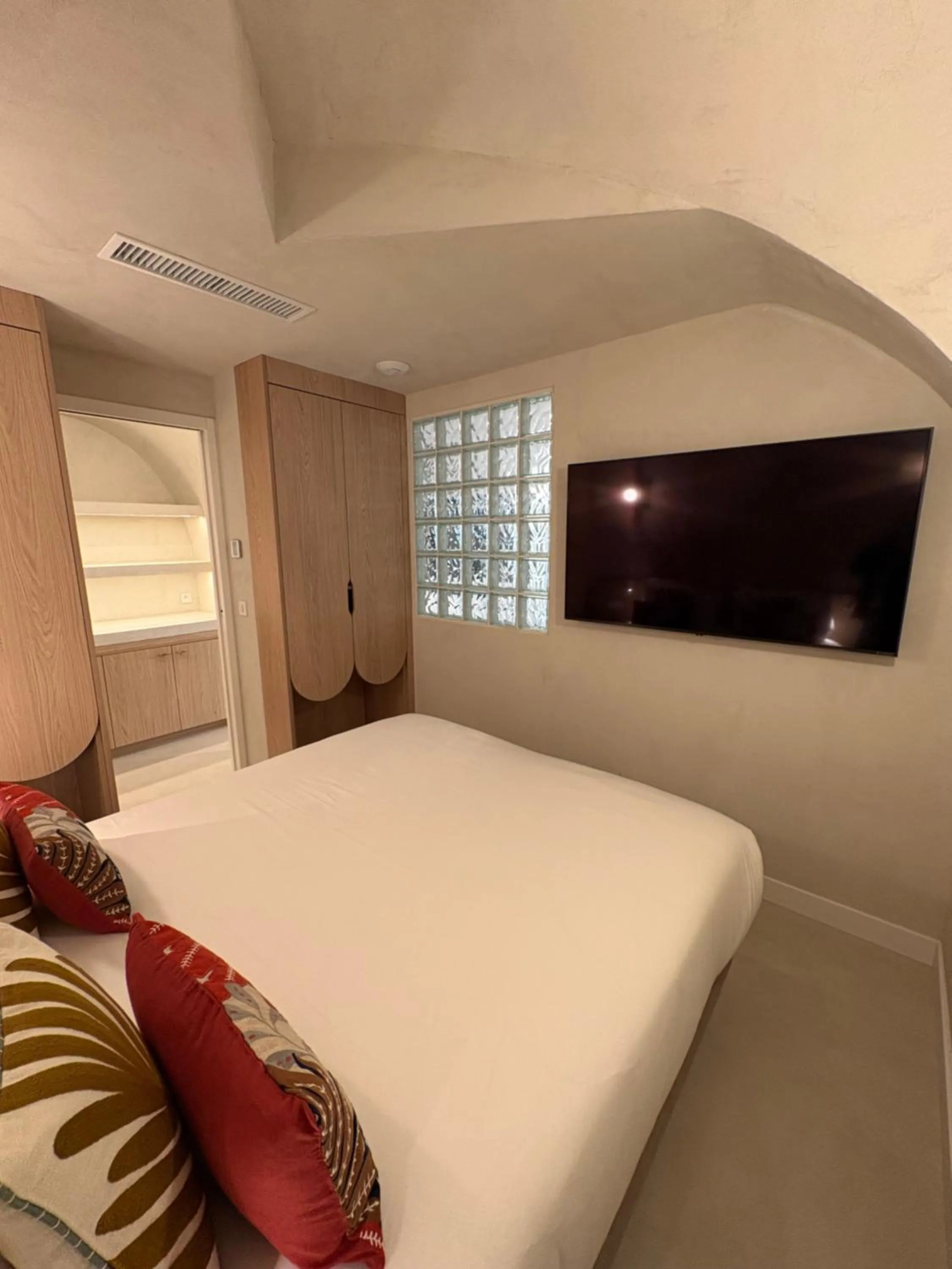 Bed in Mercure Nice Marché Aux Fleurs