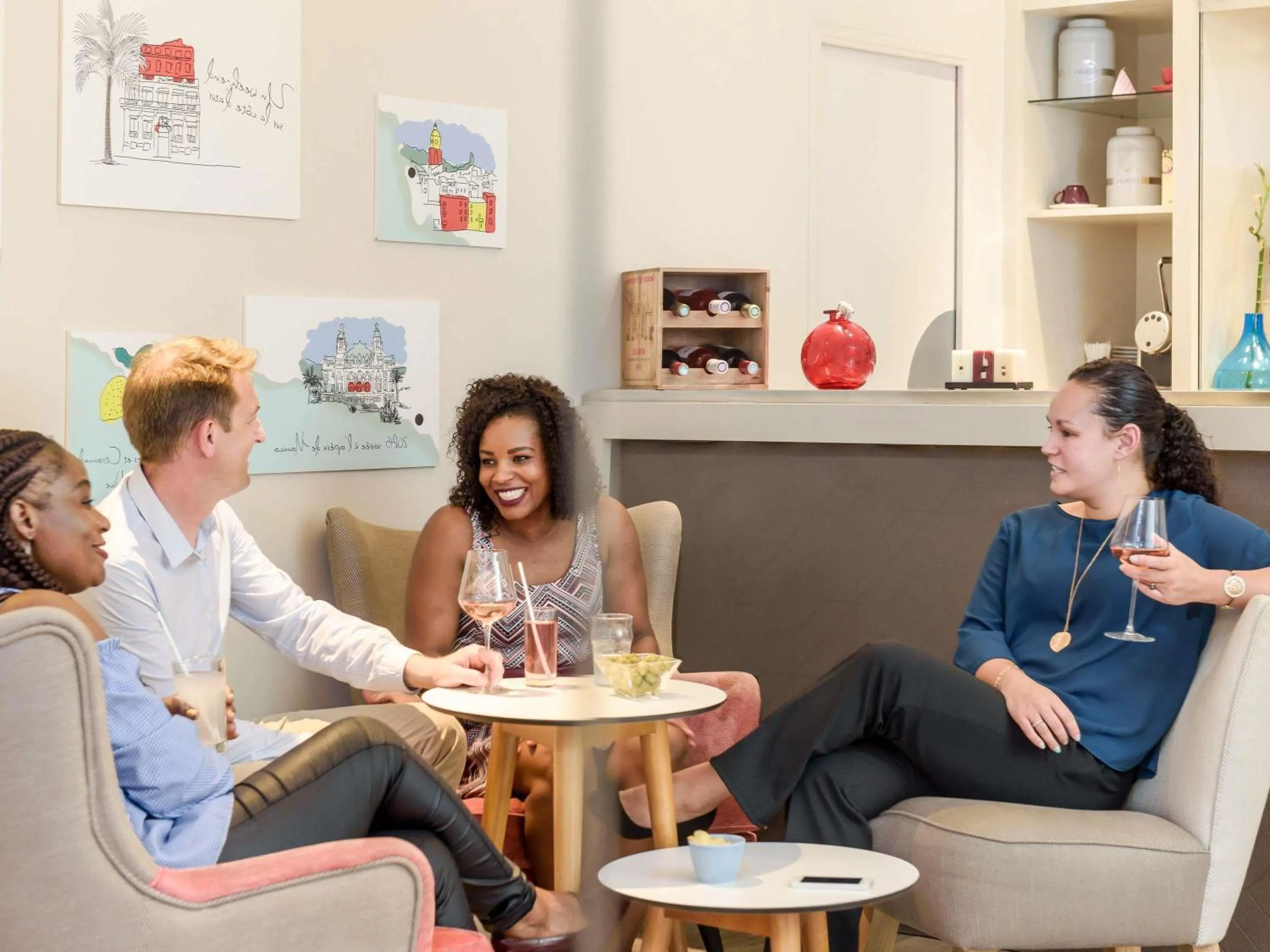 Lounge or bar in Mercure Nice Marché Aux Fleurs