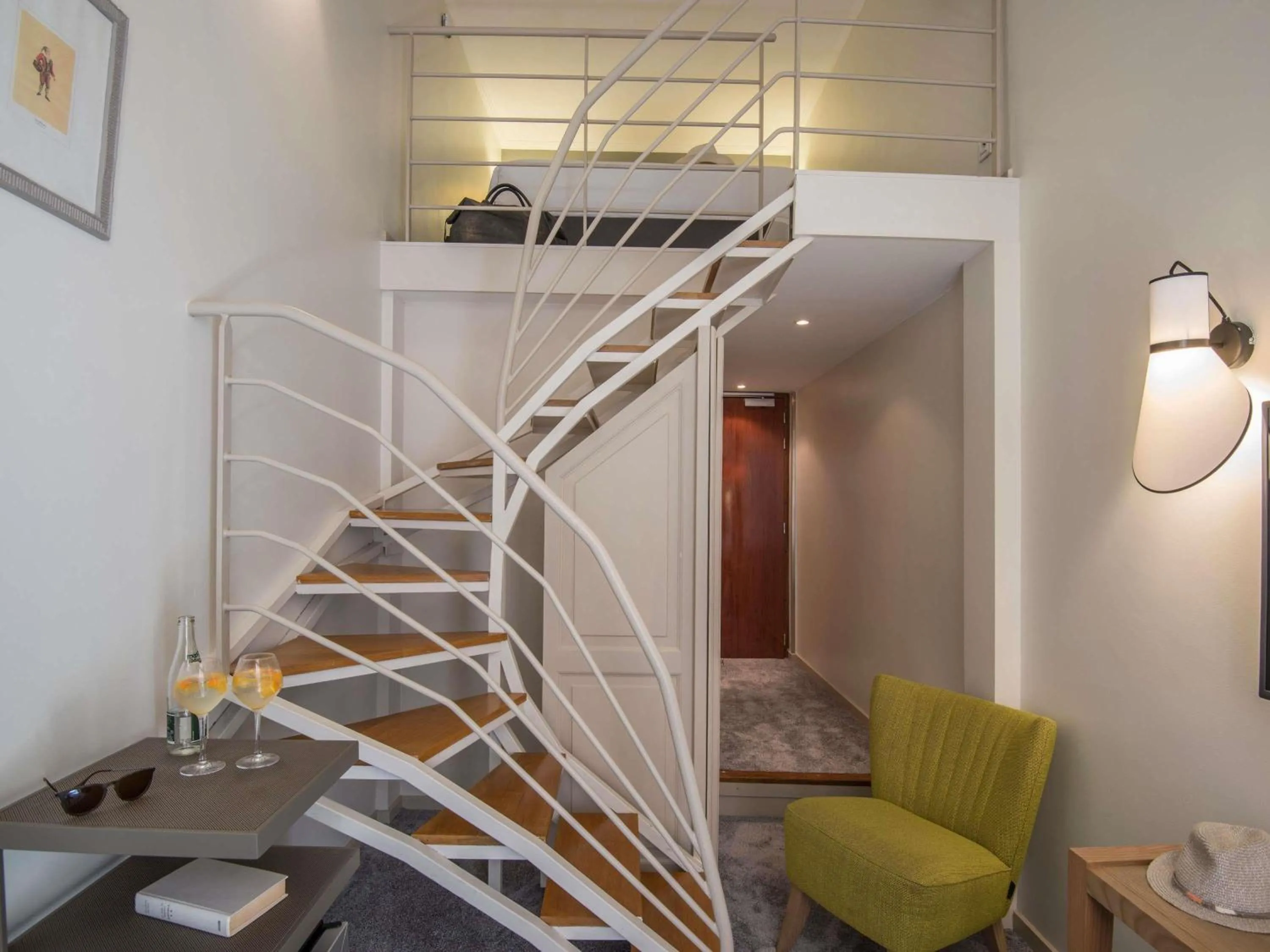 Property building in Mercure Nice Marché Aux Fleurs