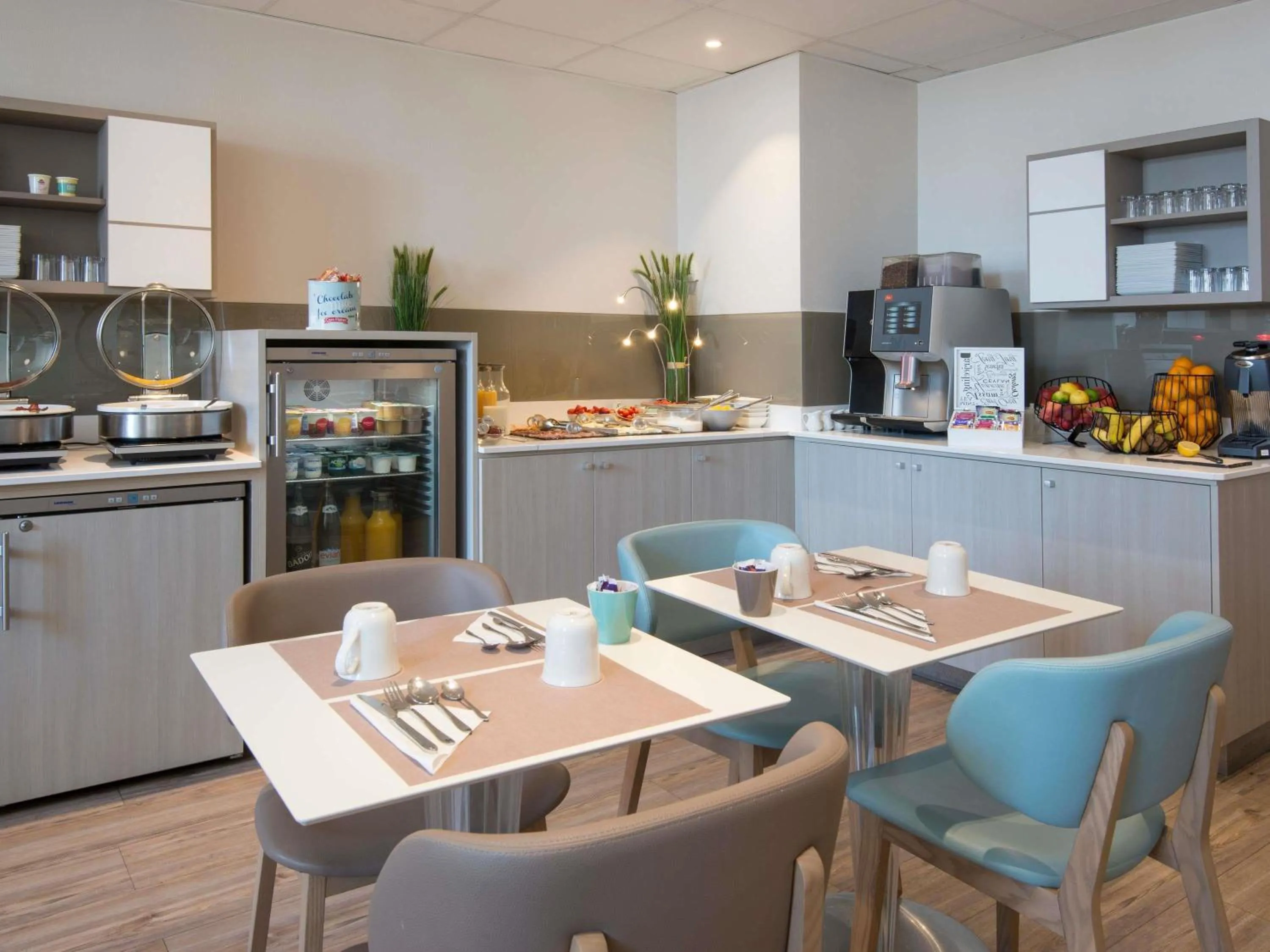 Breakfast in Mercure Nice Marché Aux Fleurs