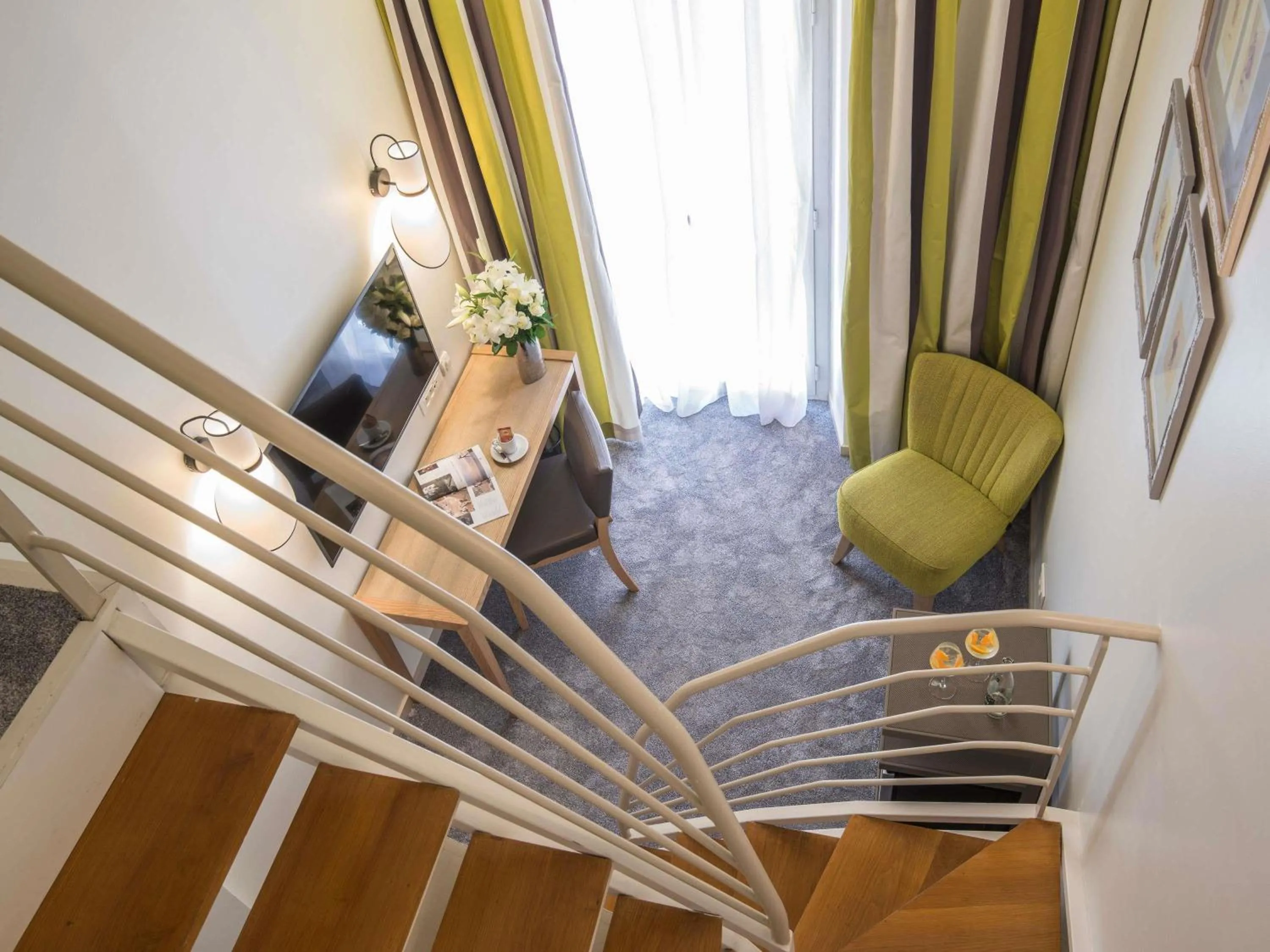 Bedroom in Mercure Nice Marché Aux Fleurs