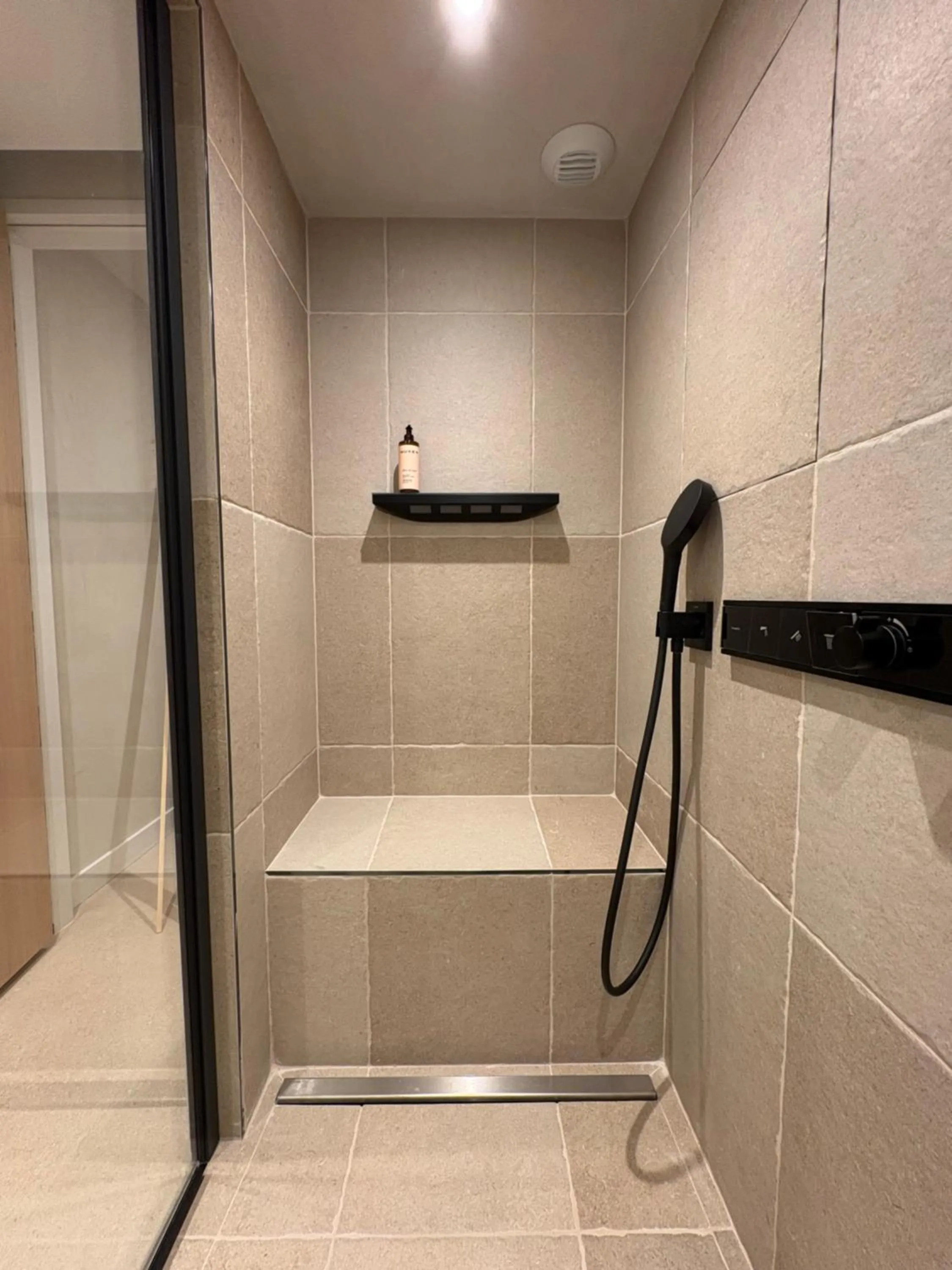 Shower in Mercure Nice Marché Aux Fleurs