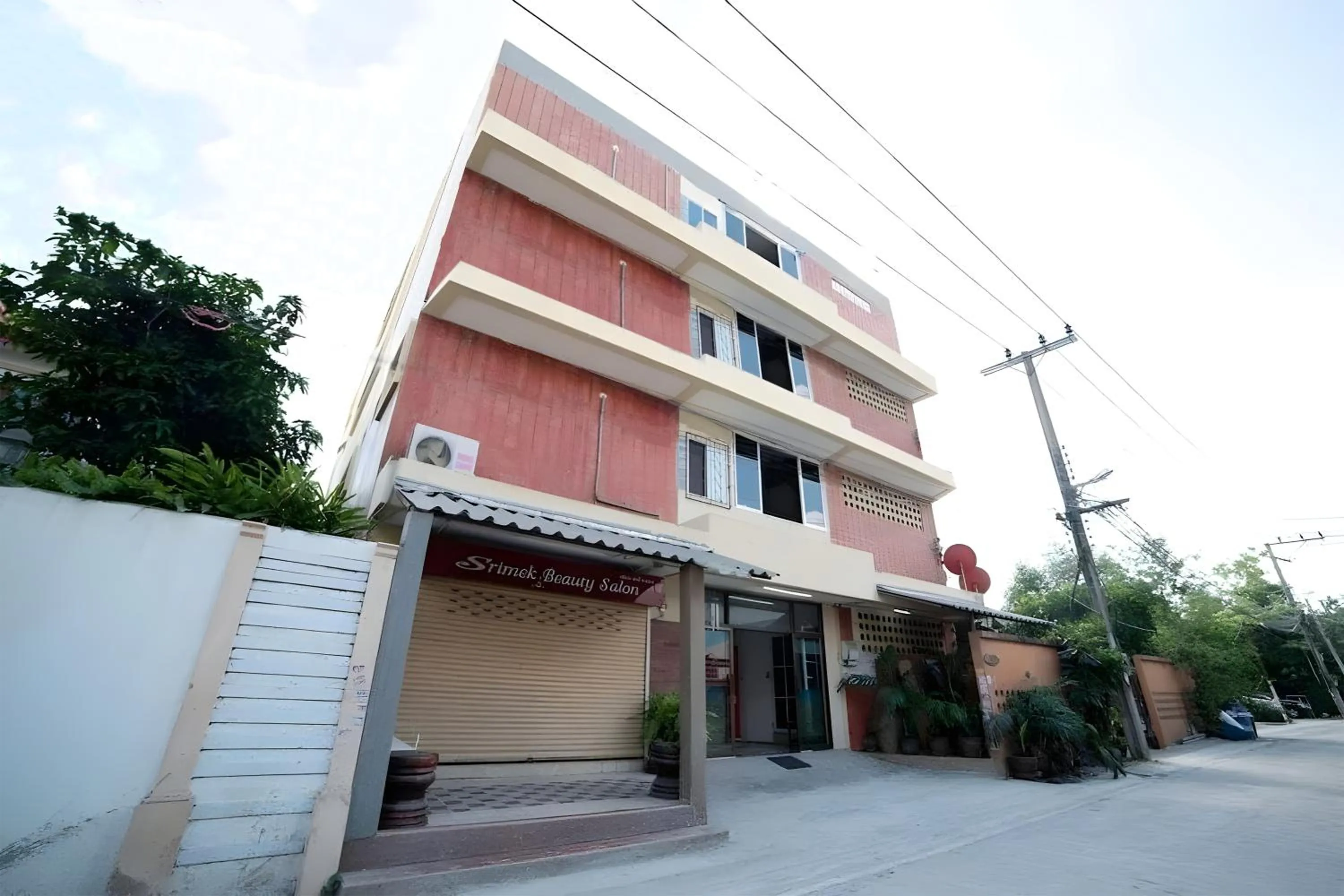 Property building in OYO 457 Panasan Villa