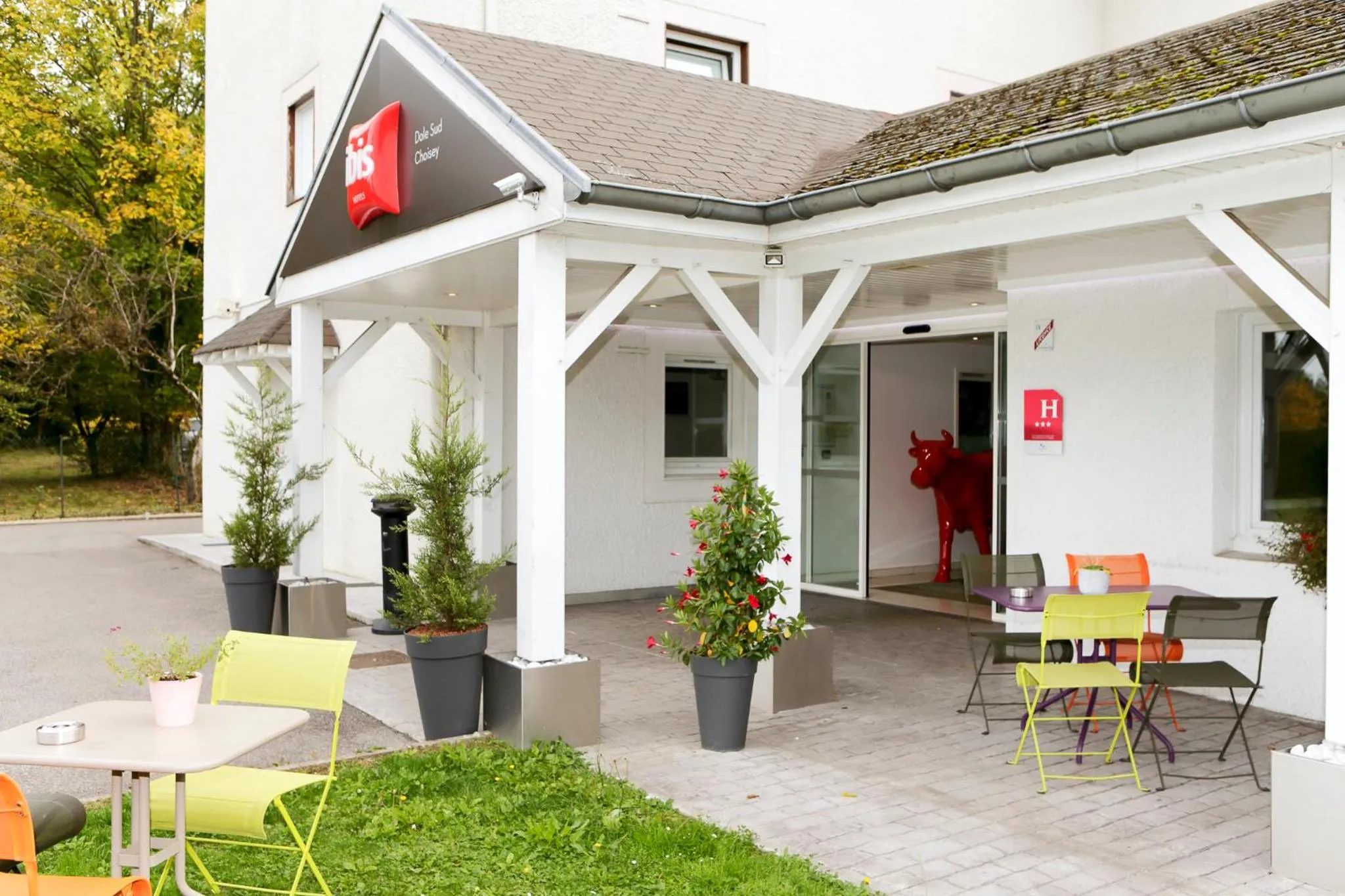 Facade/entrance in ibis Dole Sud Choisey