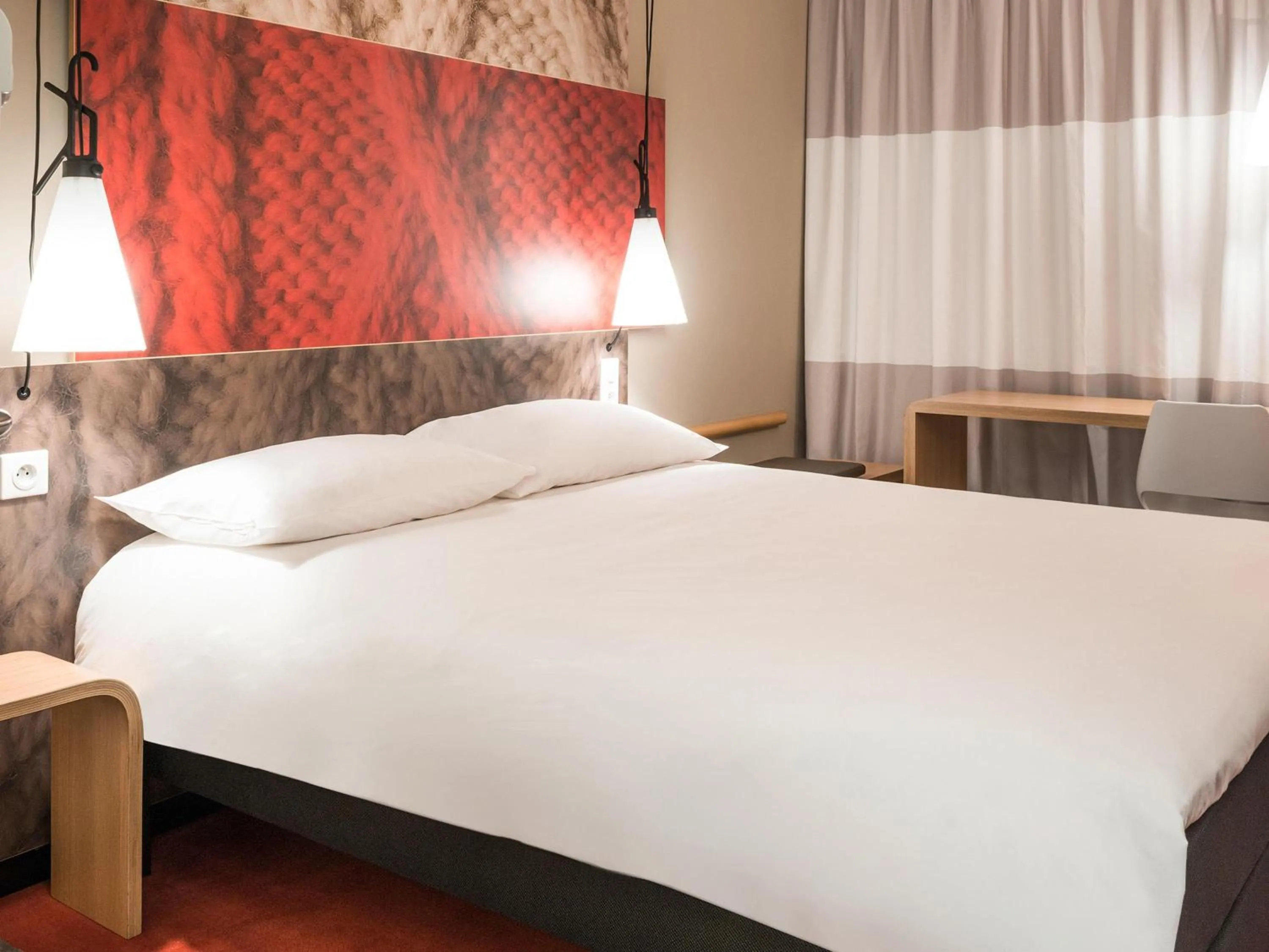 Bedroom, Bed in ibis Dole Sud Choisey