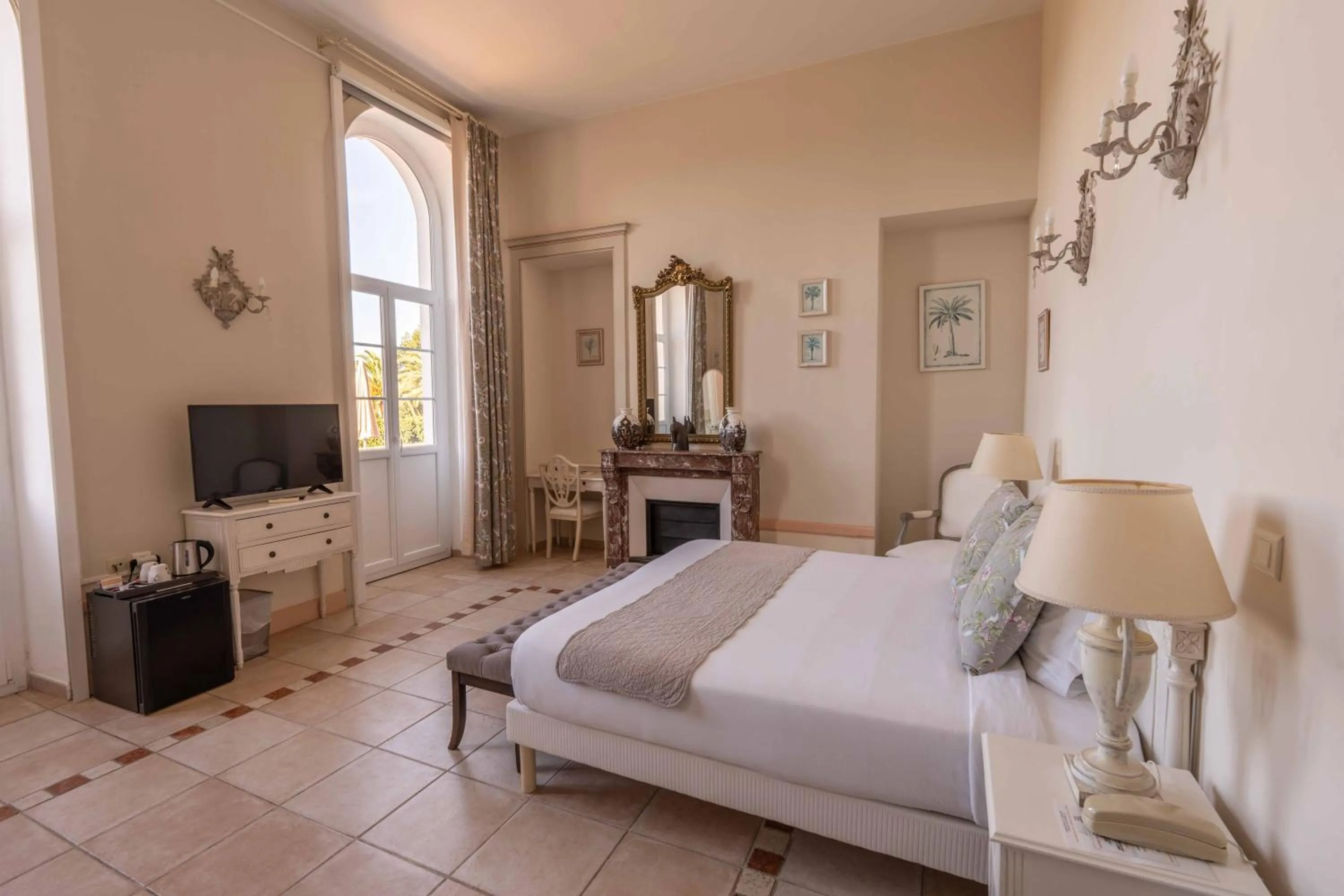 Photo of the whole room in Hôtel l'Orangeraie