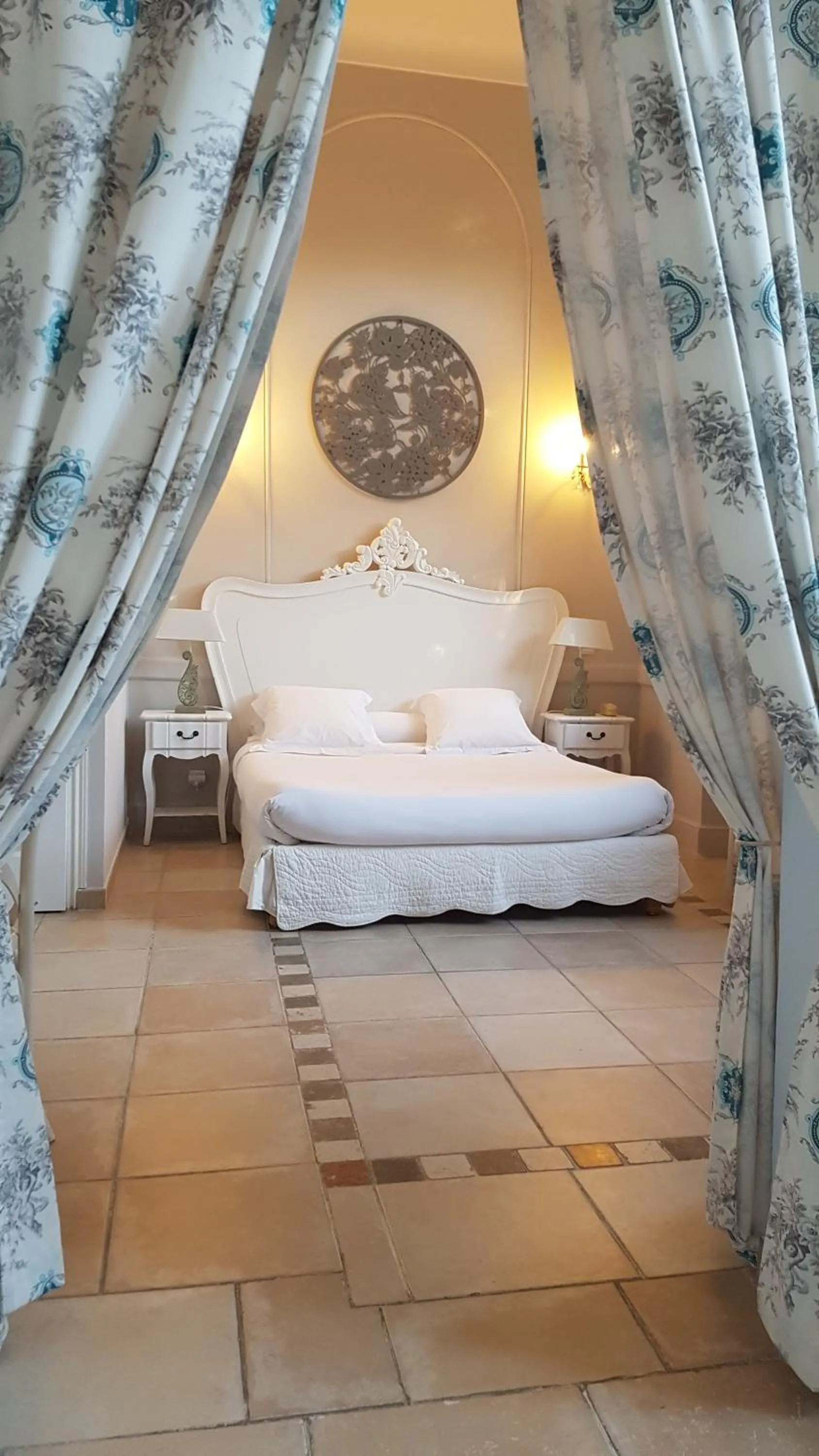 Photo of the whole room in Hôtel l'Orangeraie