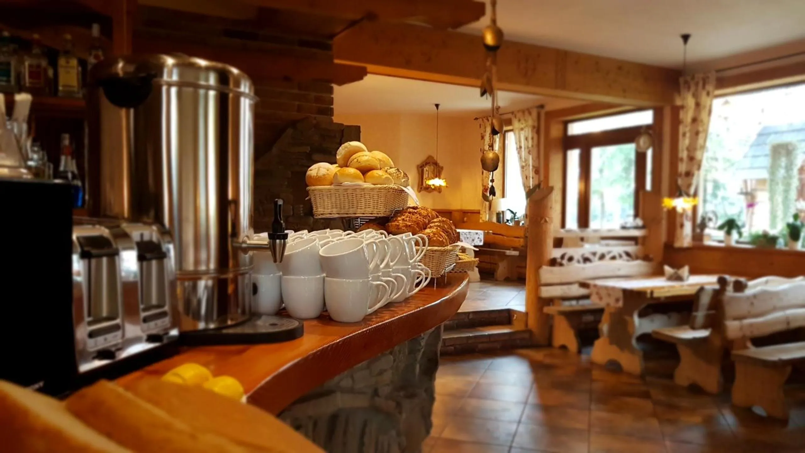 Buffet breakfast in Willa Borowianka